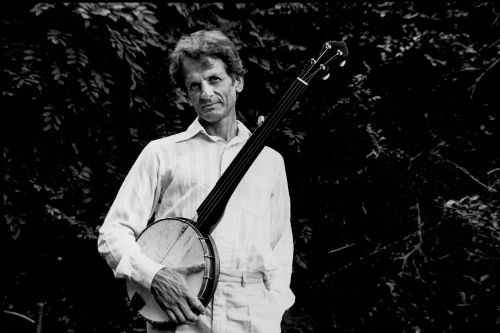 Margo Rosenbaum
Mike Seegar with Banjo, Lexington, Virginia, 1978
9 x 13 5/8 inches
22.9 x 34.6 cm
Print: 10" x 14 5/8"
Edition 1 of 20