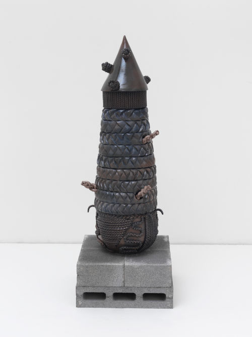 Patrice Renee Washington
Onyx Peak, 2021
Glazed stoneware, concrete
36 x 15 1/2 x 15 inches
91.4 x 39.4 x 38.1 cm
With pedestal: 44 1/2 x 15 1/2 x 15 inches
113 x 39.4 x 38.1 cm