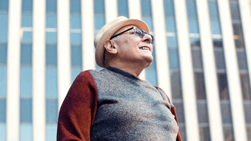 笑顔のマイケル・チャナク