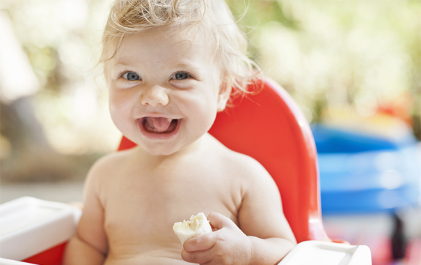 4-signs-your-baby-is-ready-for-solid-foods