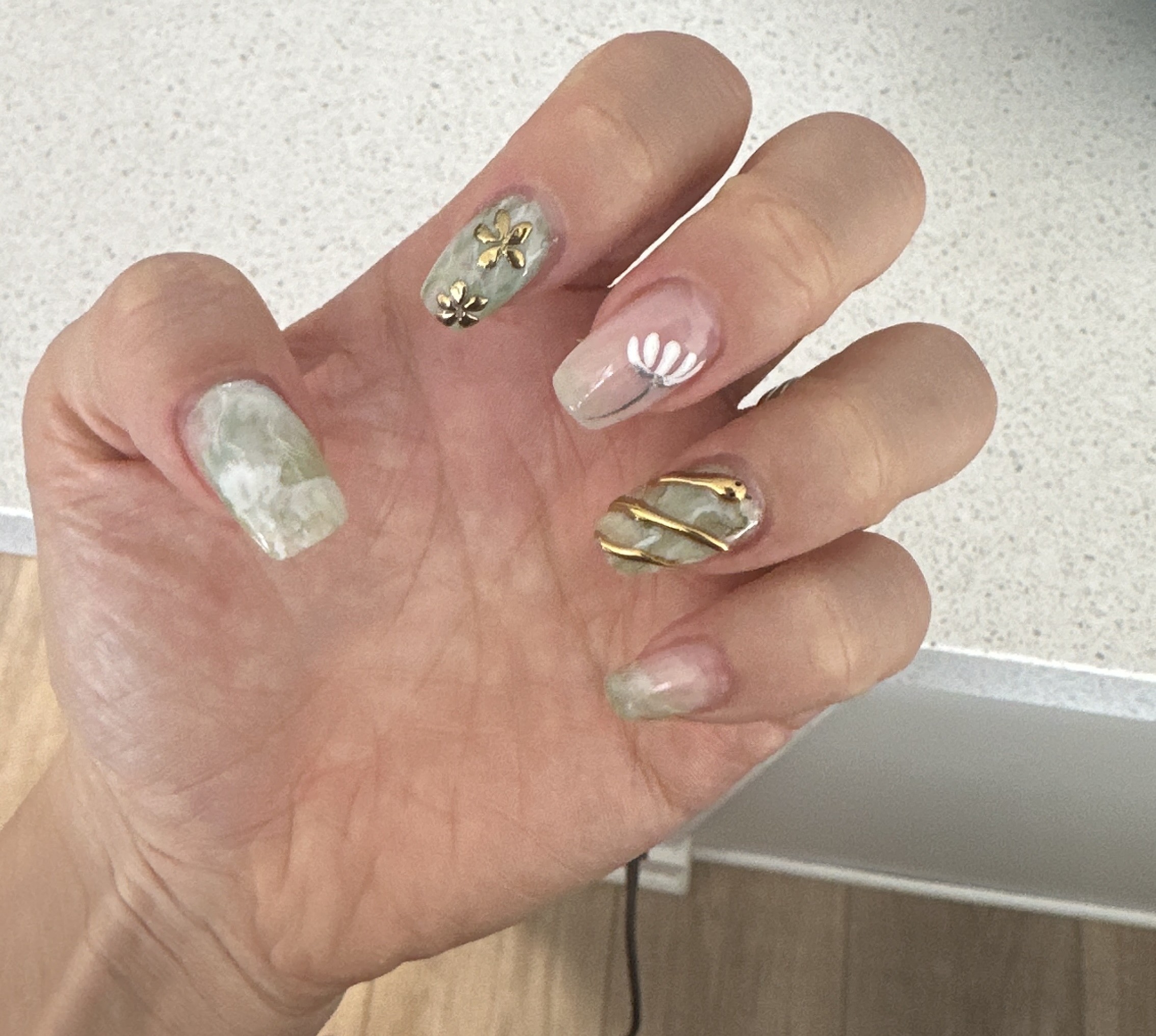Gel nail image