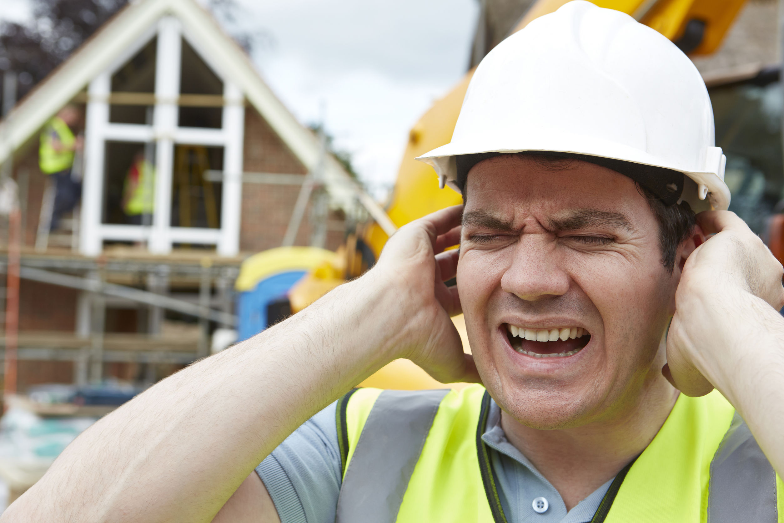 Protection auditive au travail : casque ou bouchons d'oreilles ?