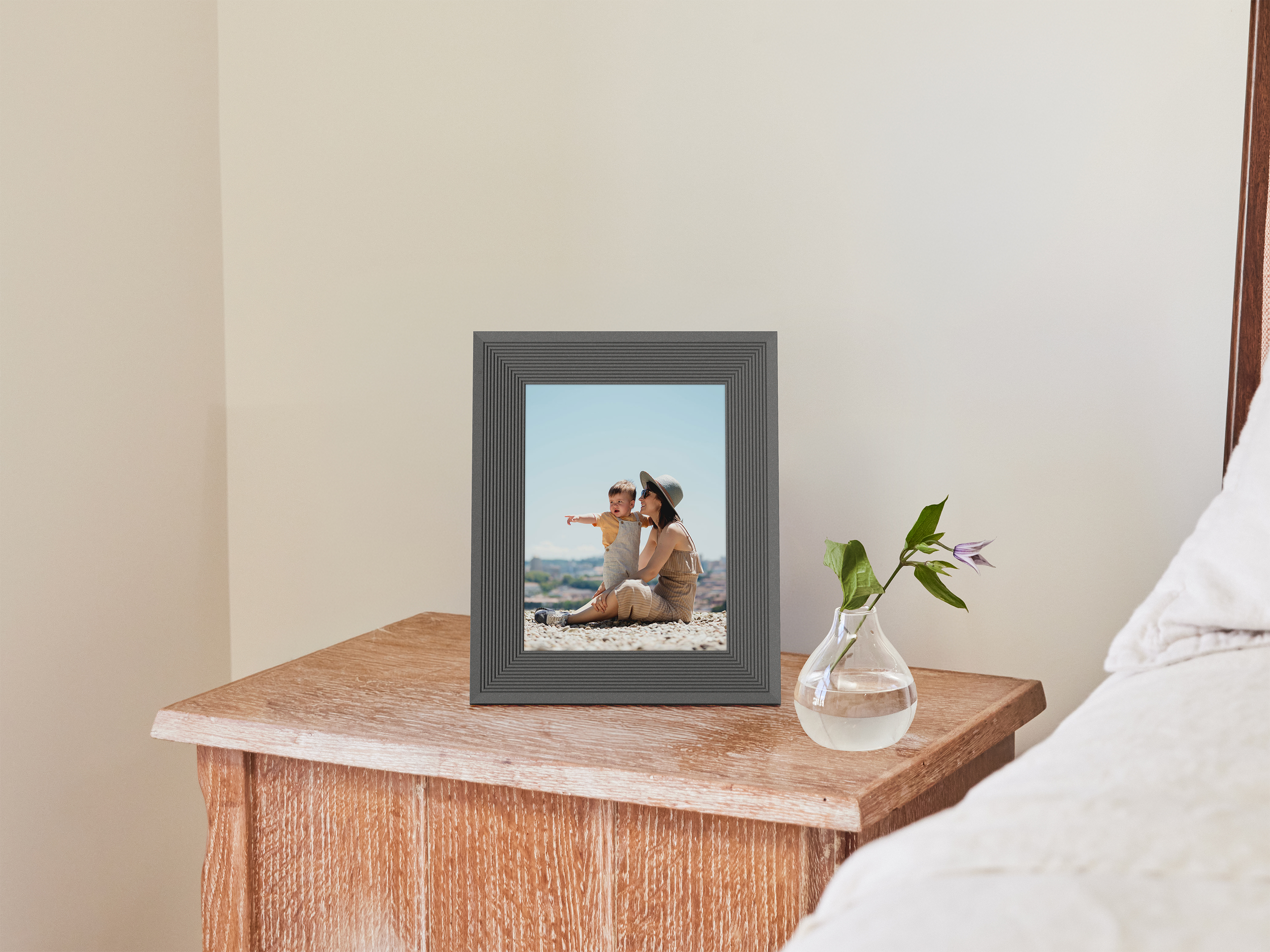 Aura's new dual-orientation HD frame comes to Costco stores and Costco.com in the US.