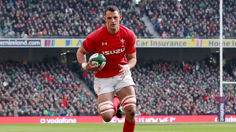 Aaron Shingler on his way to scoring a try 24/2/2018