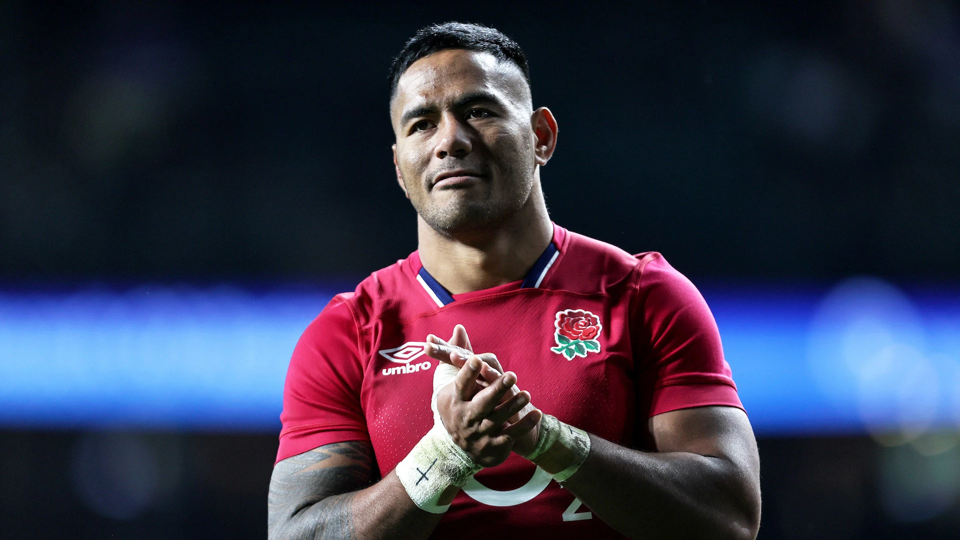 Manu Tuilagi applauds the fans after the game 6/11/2021