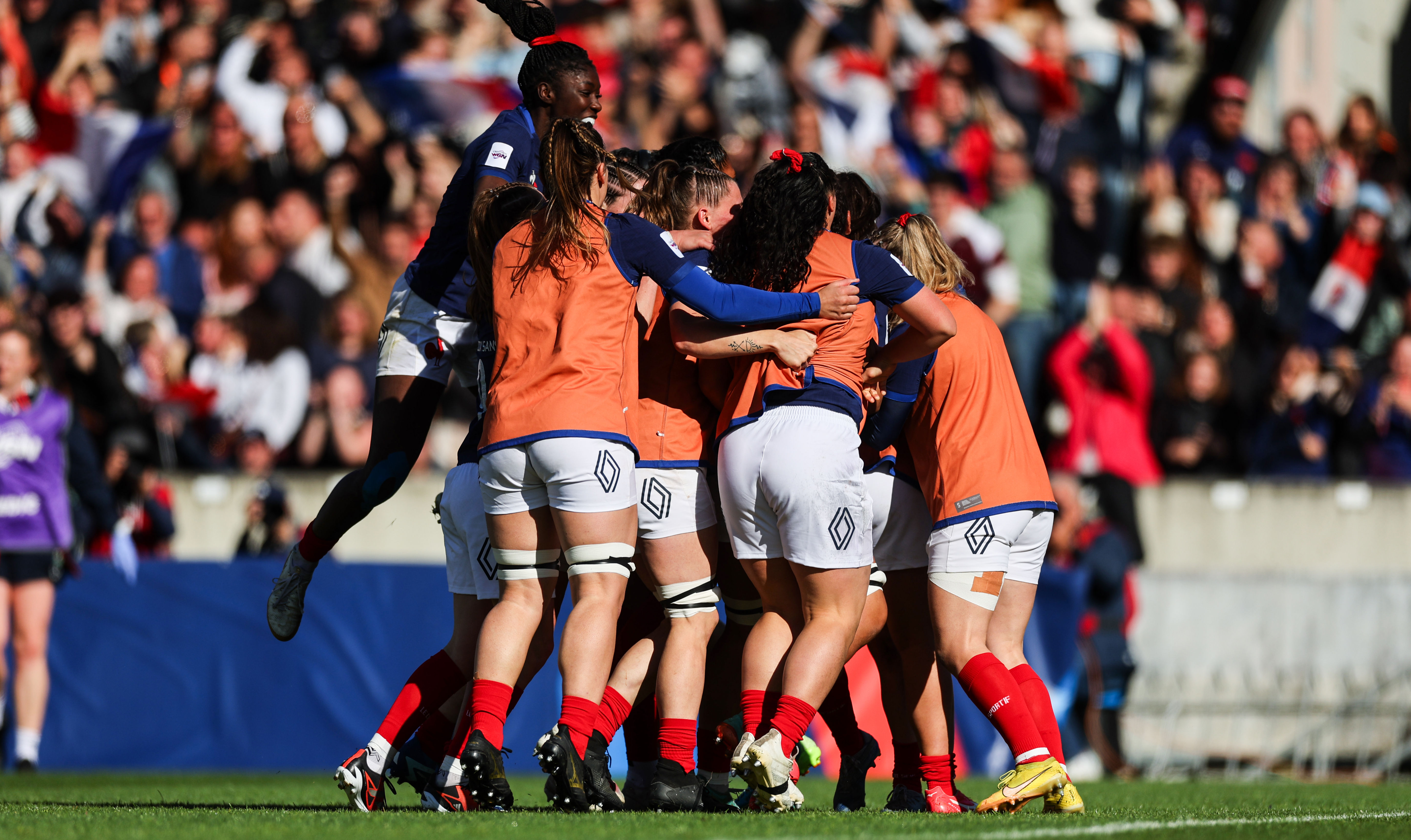 France celebrate after Gabrielle Vernier scores a try during the 2024 Guinness Women's Six Nations Championship Round 5 between France and England in Stade Jacques Chaban-Delmas, Bordeaux, France Saturday, April 27th, 2024 (Photo by James Crombie / Inpho)