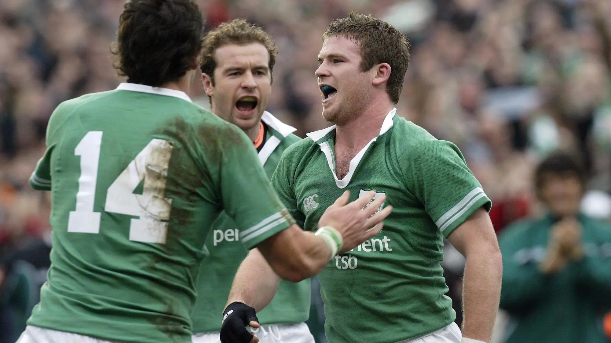 Gordon D&#8217;Arcy celebrates his first try 27/3/2004