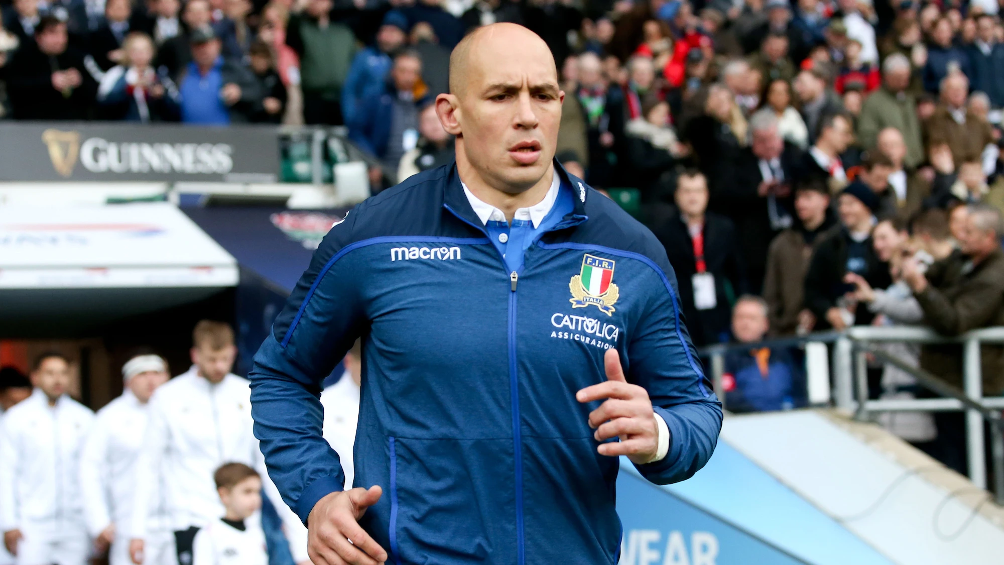 Sergio Parisse makes his way to the pitch 9/3/2019