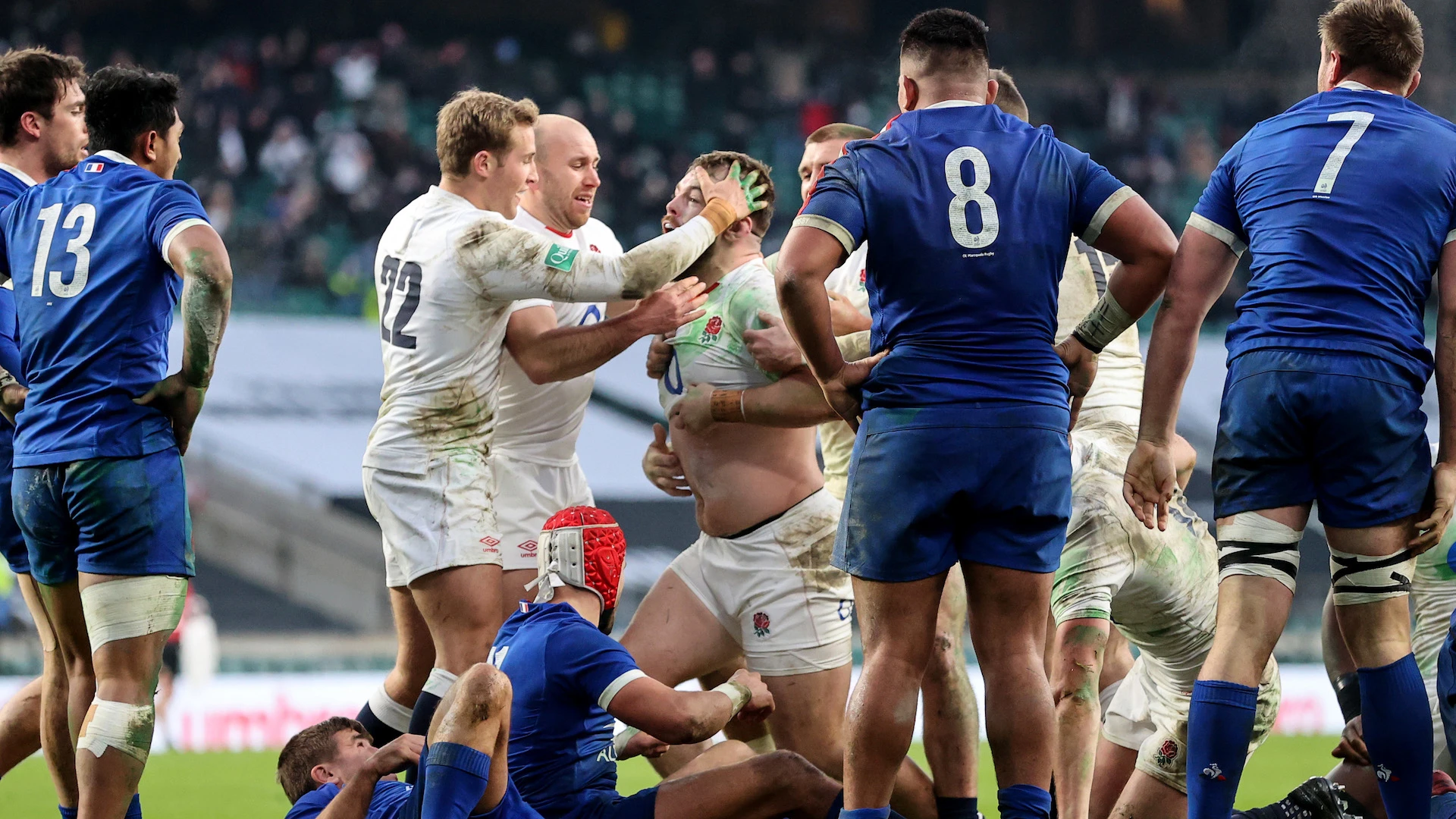 Luke Cowan-Dickie celebrates after scoring a try 6/12/2020