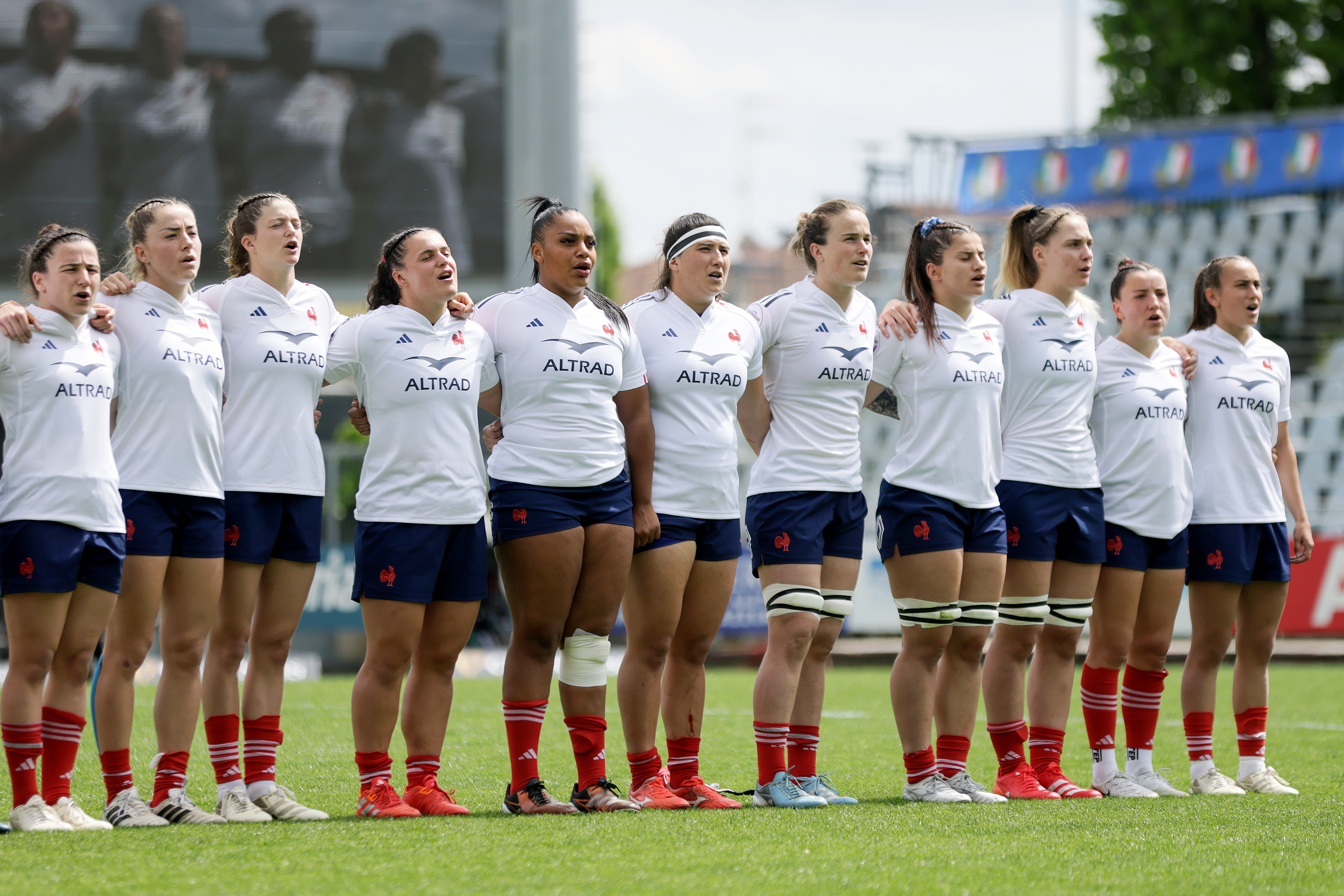 France's Gabrielle Vernier, Joanna Grisez, Morgane Bourgeois, Elisa Riffonneau, Ambre Mwayembe, Clara Joyeux, Charlotte Escudero, Axelle Berthoumieu, Lea Champon, Alexandra Chambon and Lina Queyroi during the 2025 Guinness Women's Six Nations Championship Round 4 game between Italy and France in Stadio Sergio Lanfranchi, Parma, Italy, Saturday, April 19, 2025 (Photo by Laszlo Geczo / Inpho)