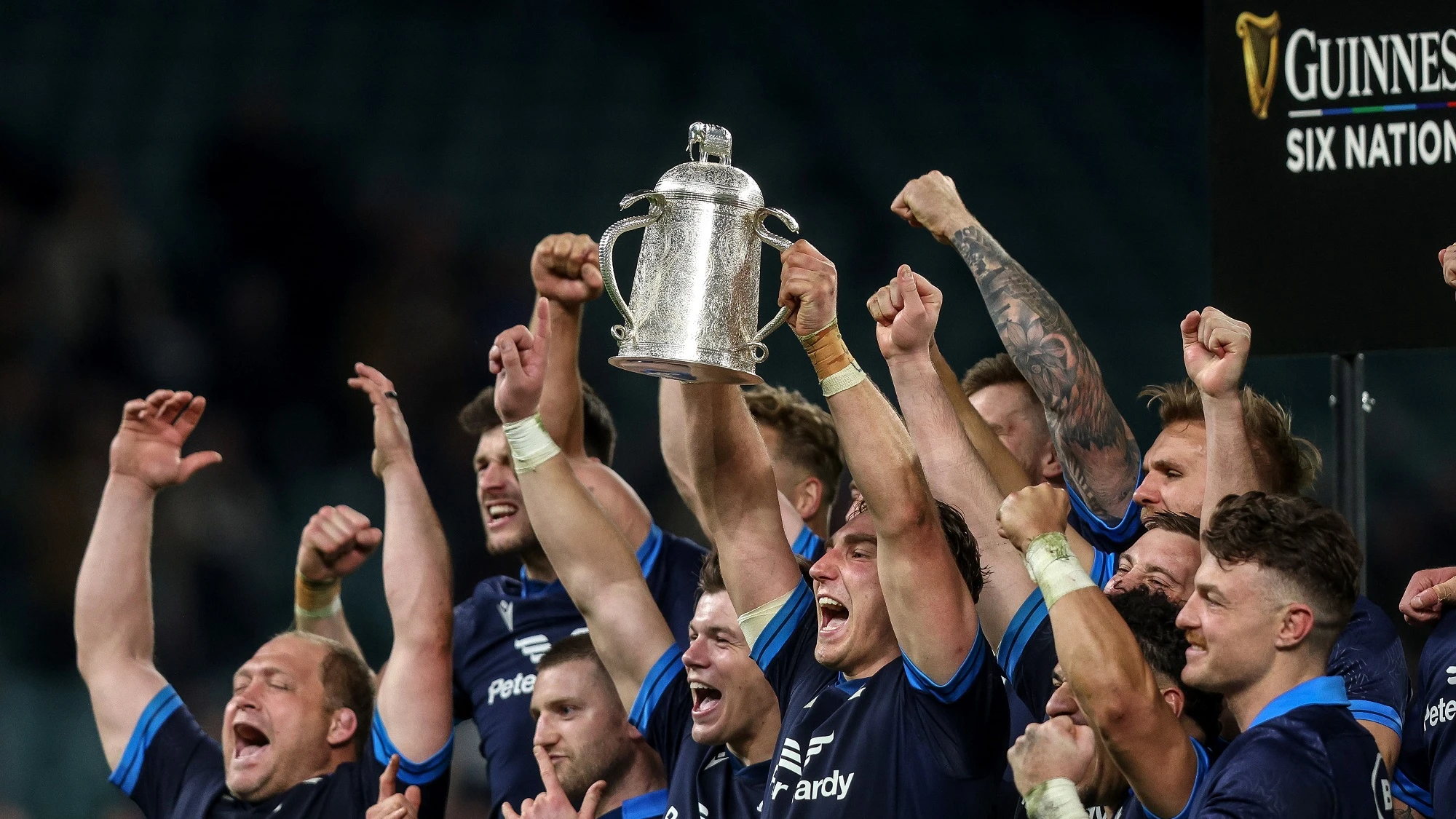 Jamie Ritchie lifts the Calcutta Cup as his teammates celebrate 4/2/2023