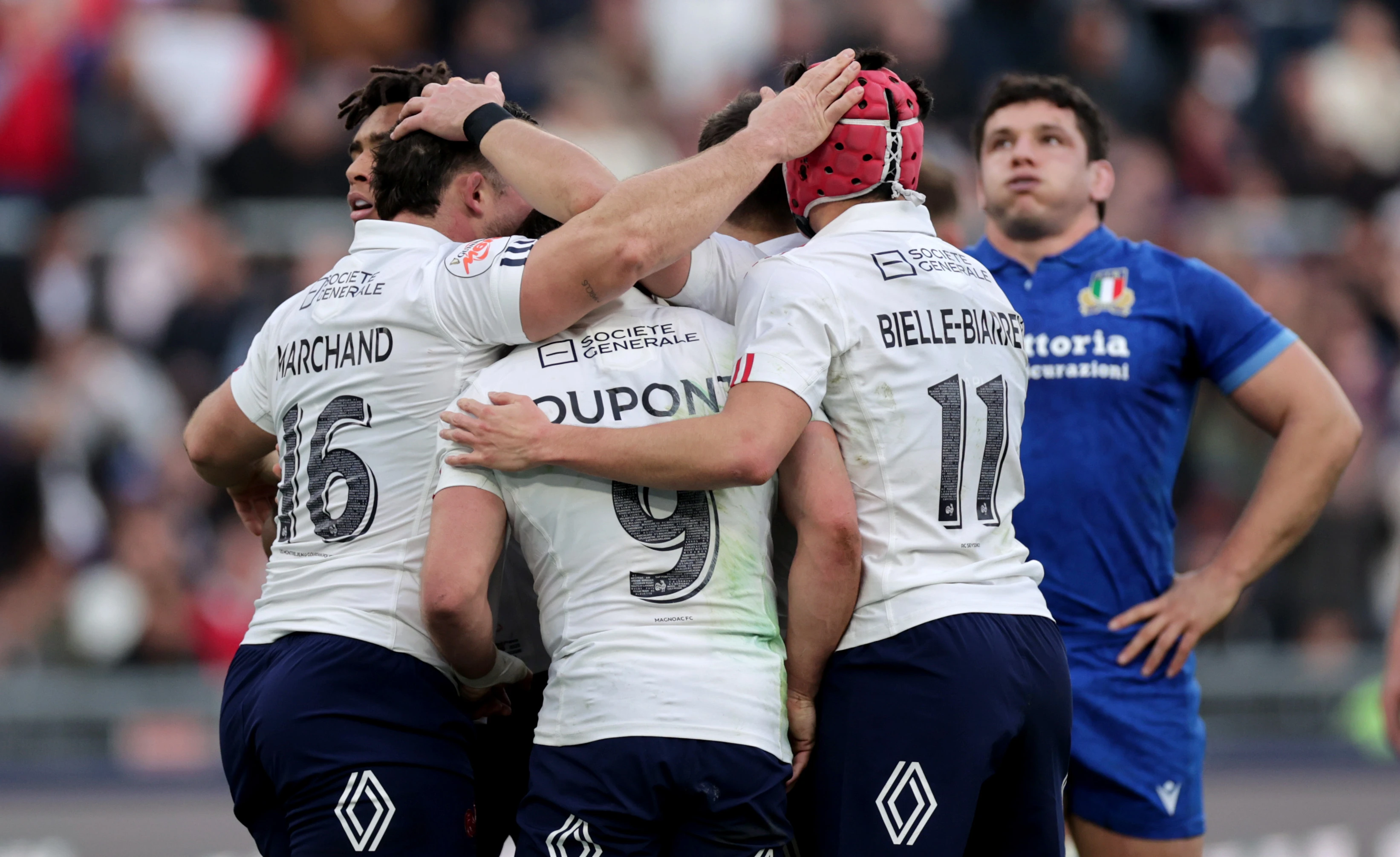 France celebrate Bielle-Biarrey try v Italy - 2025