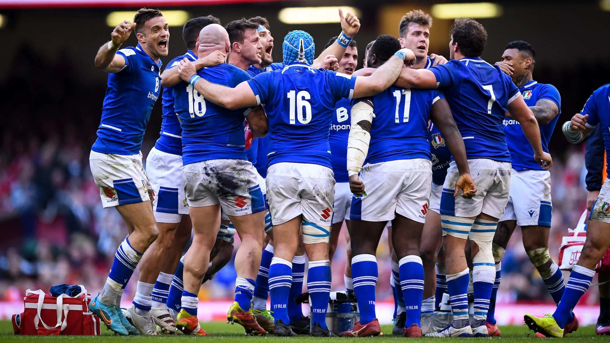 Italy players celebrate at the final whistle 19/3/2022