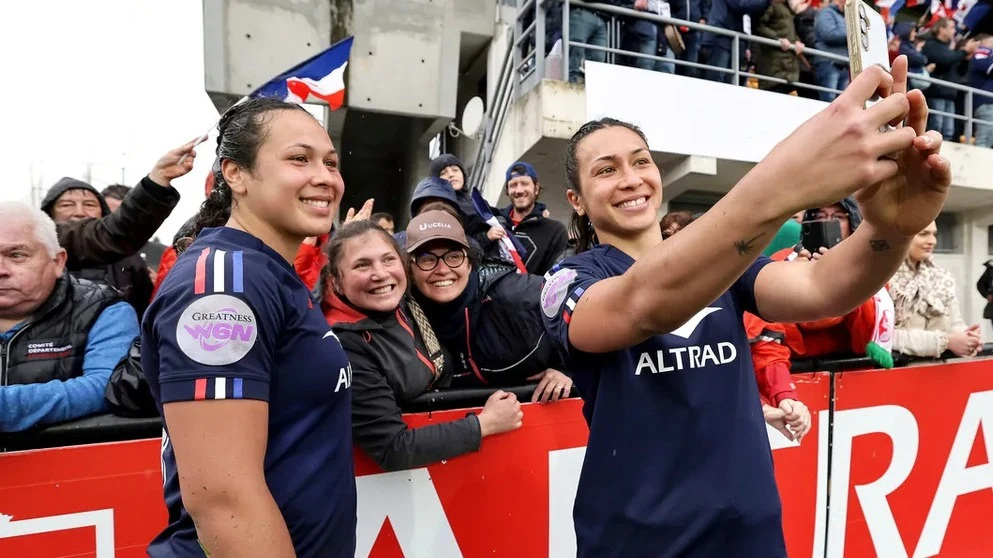 France's Teani Feleu and Manae Feleu take selfies with fans during the 2025 Guinness Women's Six Nations.