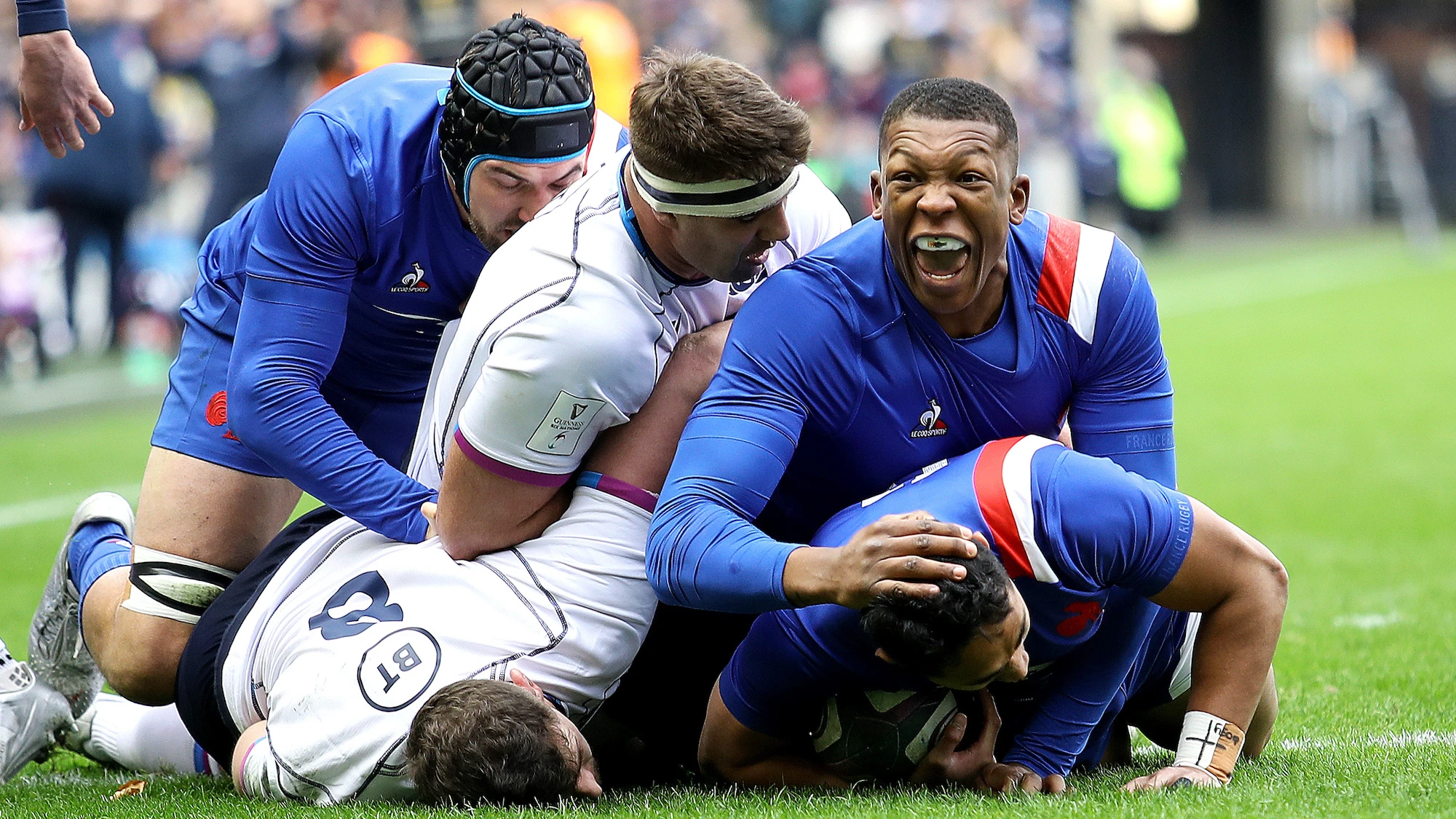 Yoram Moefana celebrates scoring a try with Cameron Woki 26/2/2022