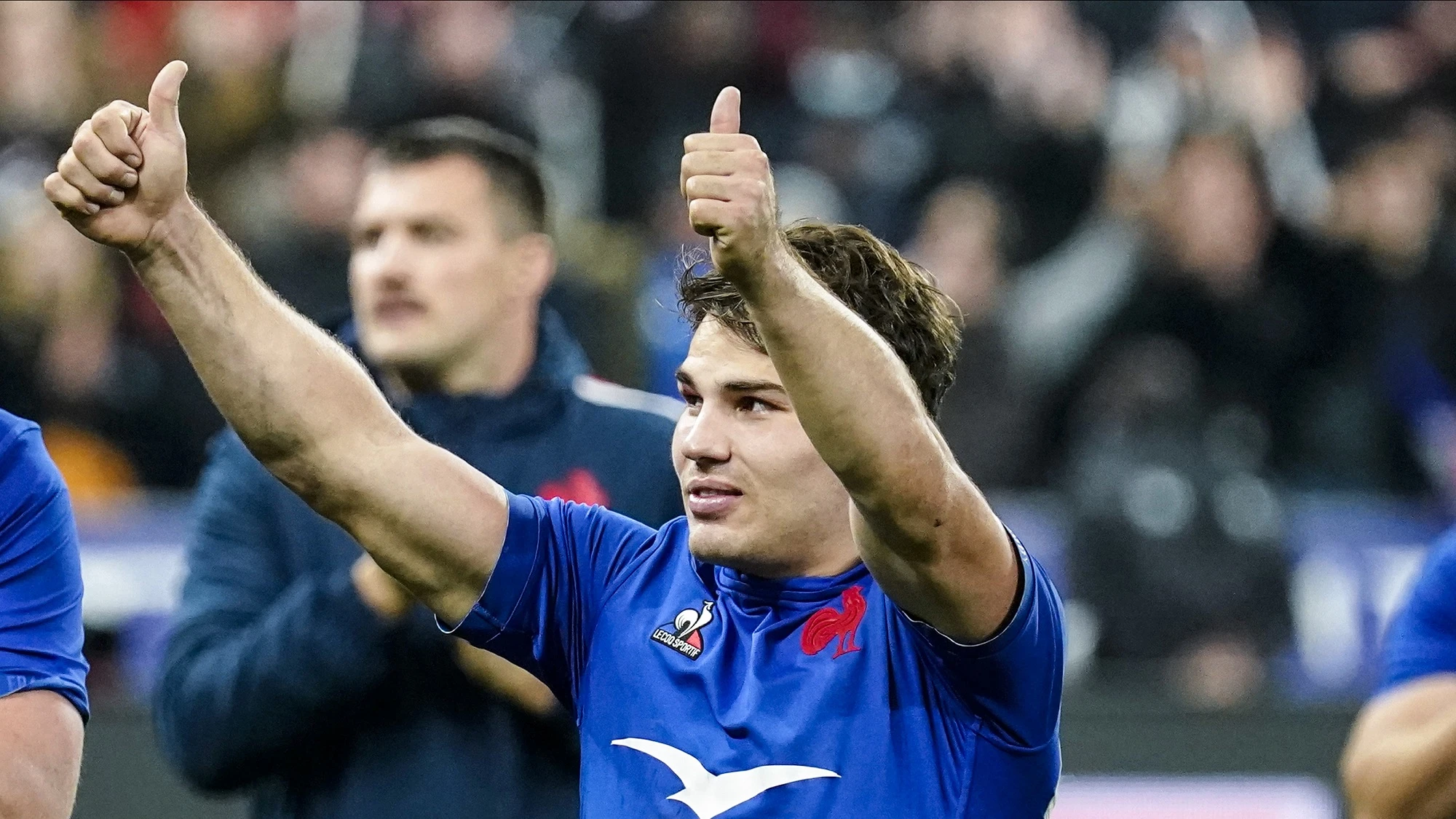 Antoine Dupont celebrates during the lap of honour 6/11/2021