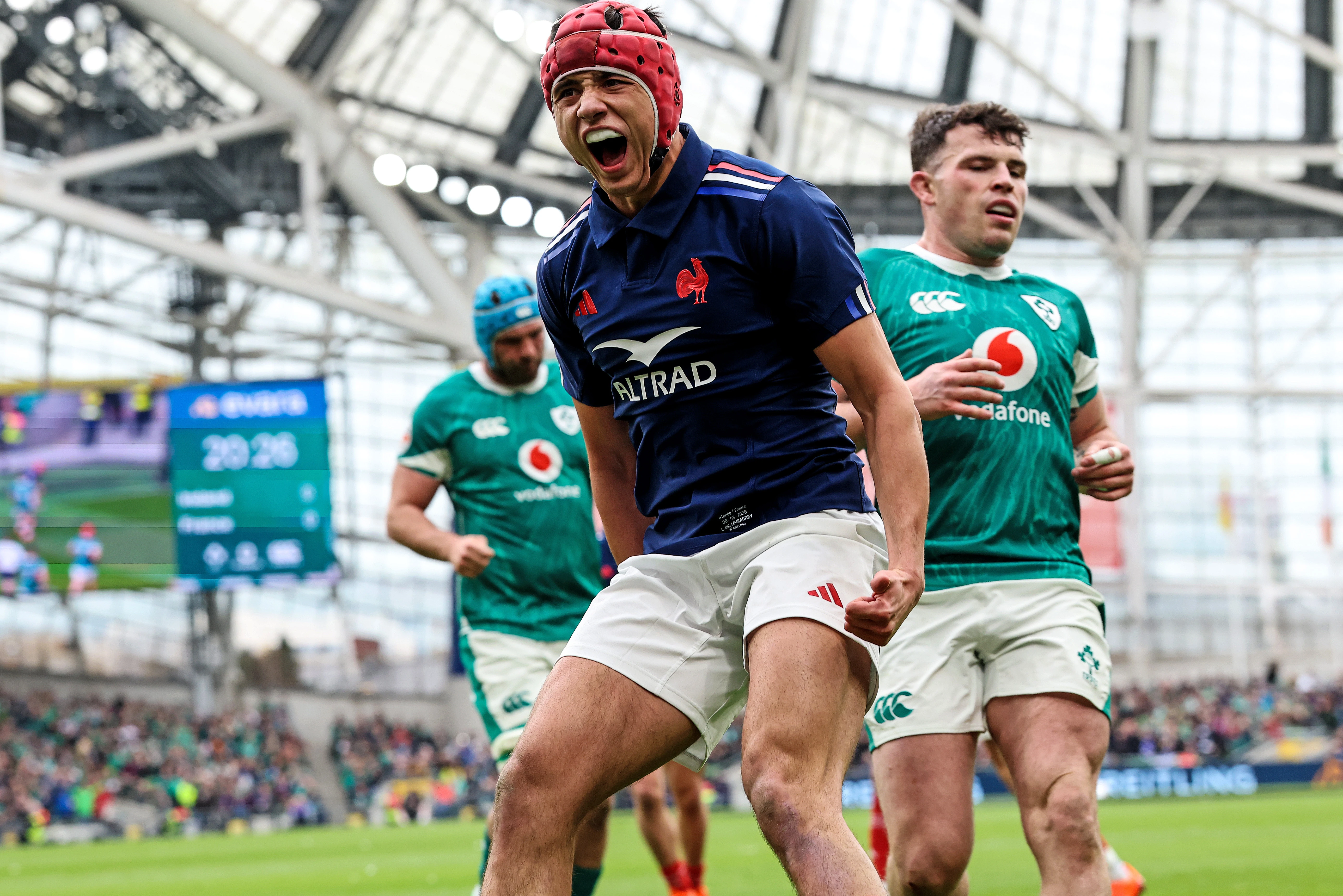 Bielle-Biarrey celebrates scoring against Ireland - M6N 2025