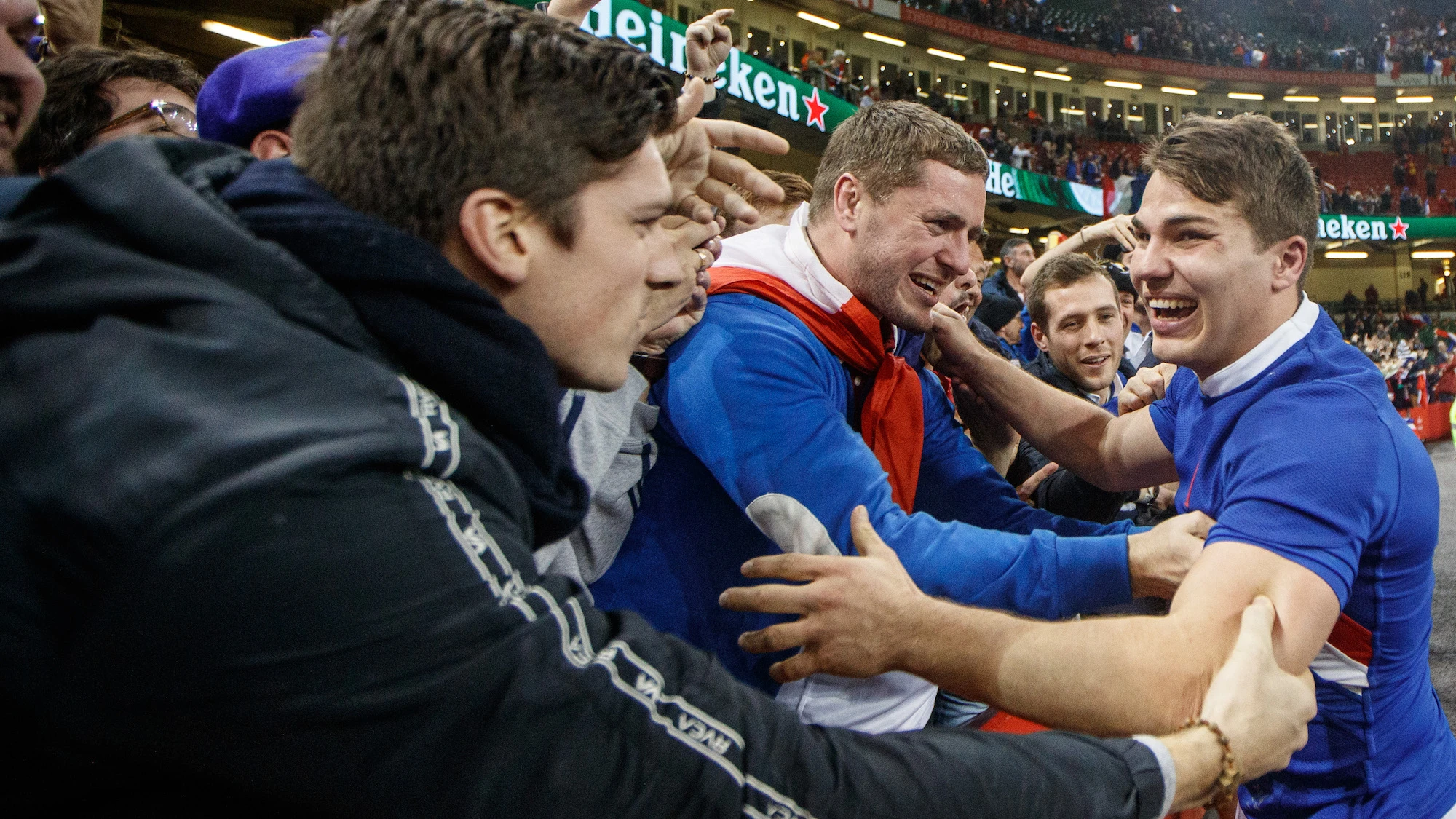 Antoine Dupont celebrates with fans 22/2/2020