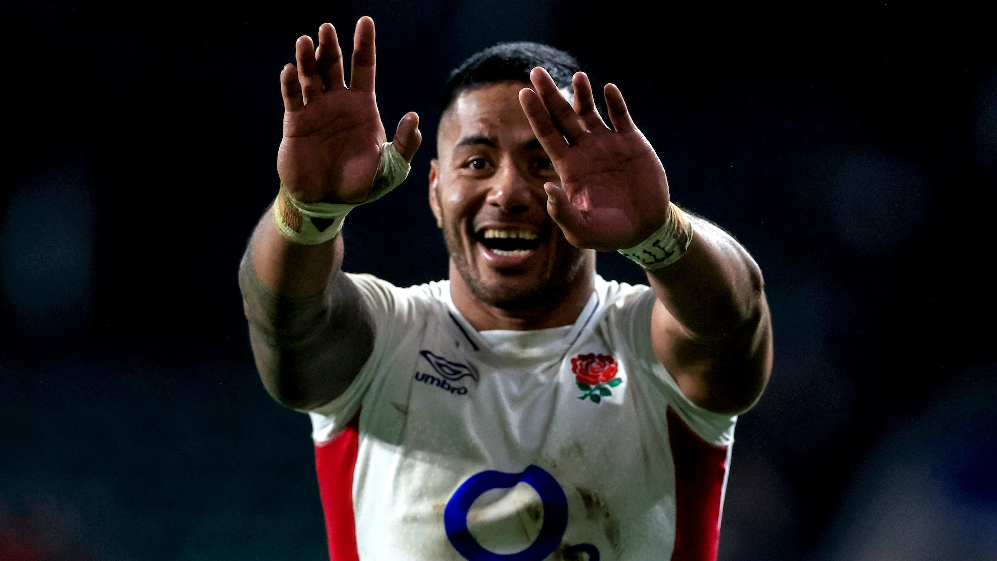 Manu Tuilagi celebrates after the game 13/11/2021