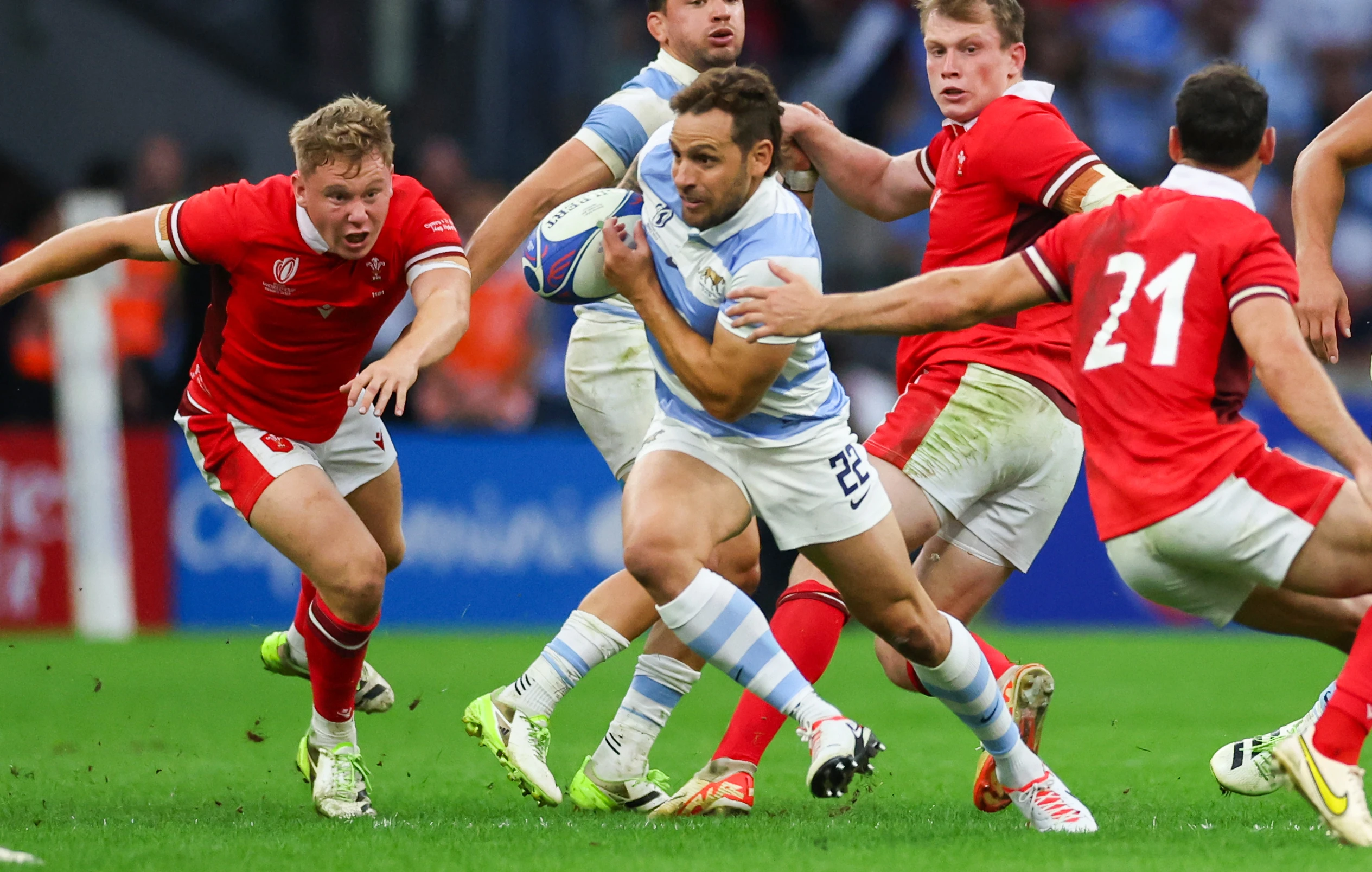 Nicolas Sanchez on his way to scoring the winning try