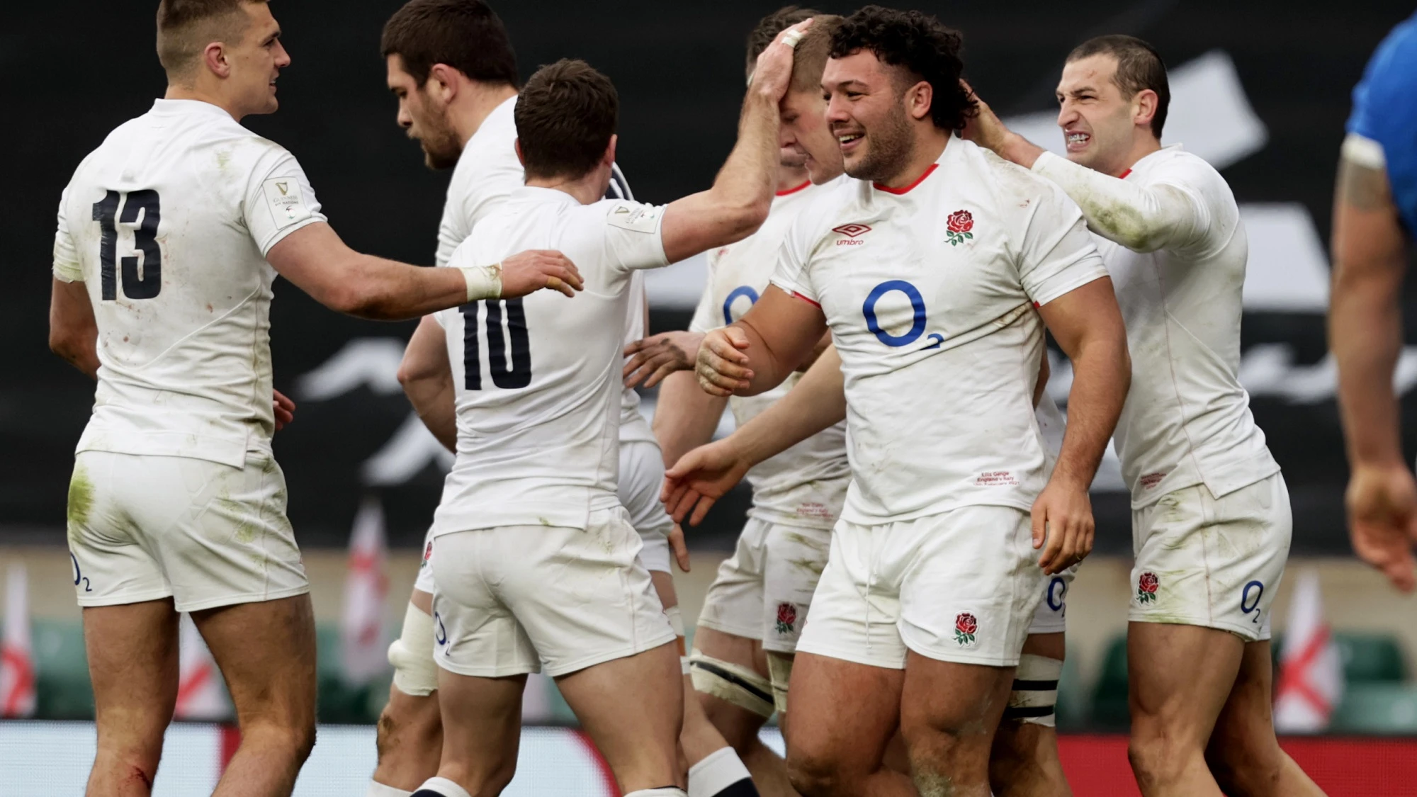 Jack Willis celebrates his try with his team 13/2/2021