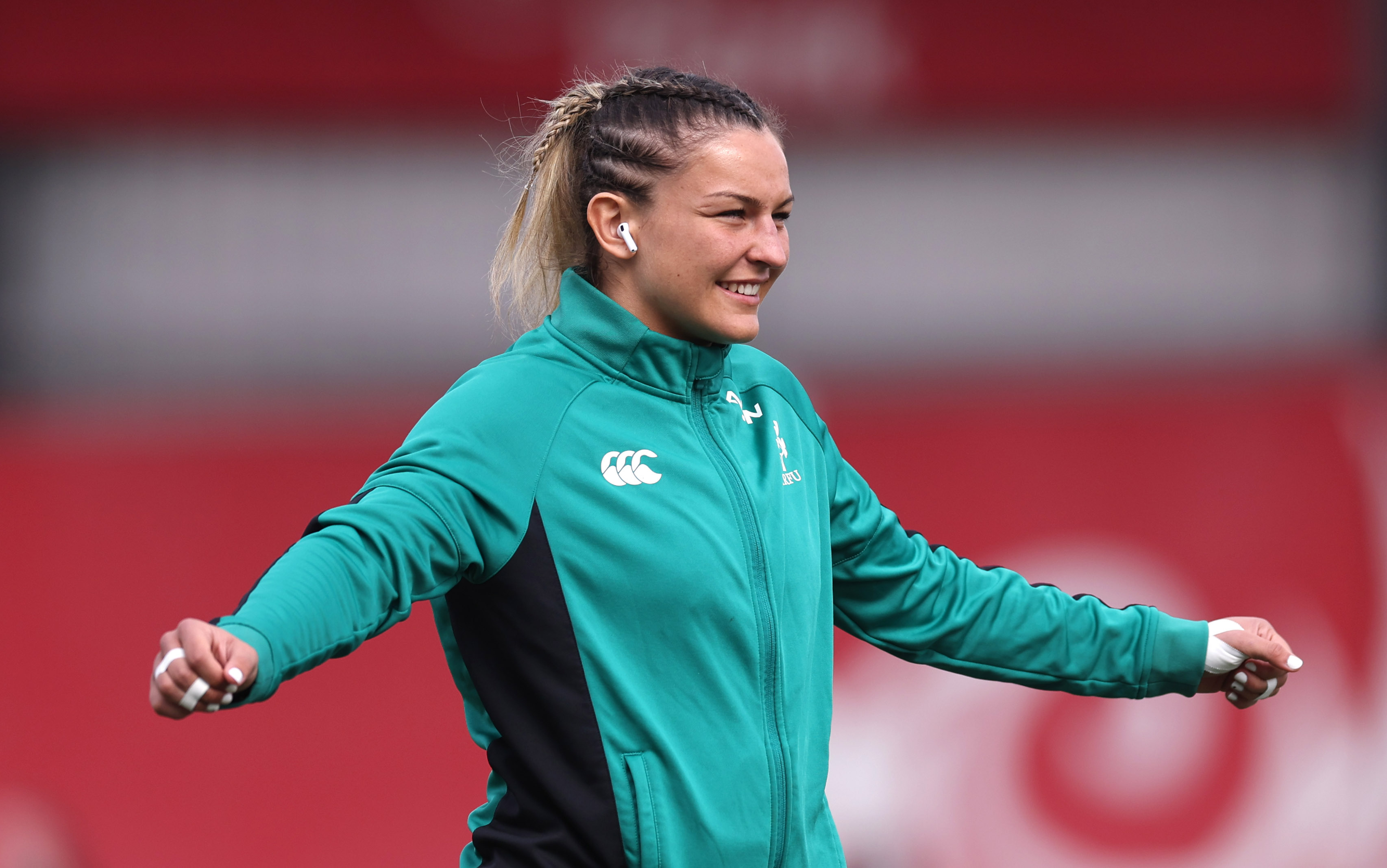 A smiling Erin King warms up for a 2025 Guinness Women's Six Nations match.