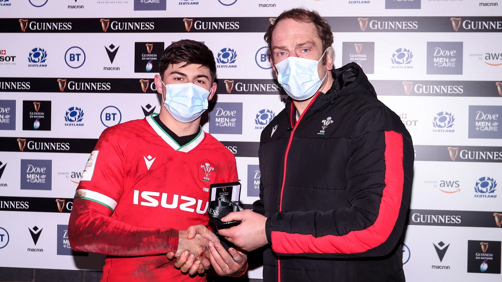 Louis Rees-Zammit is presented with the Guinness Six Nations Player of the match award by Alun Wyn Jones 13/2/2021