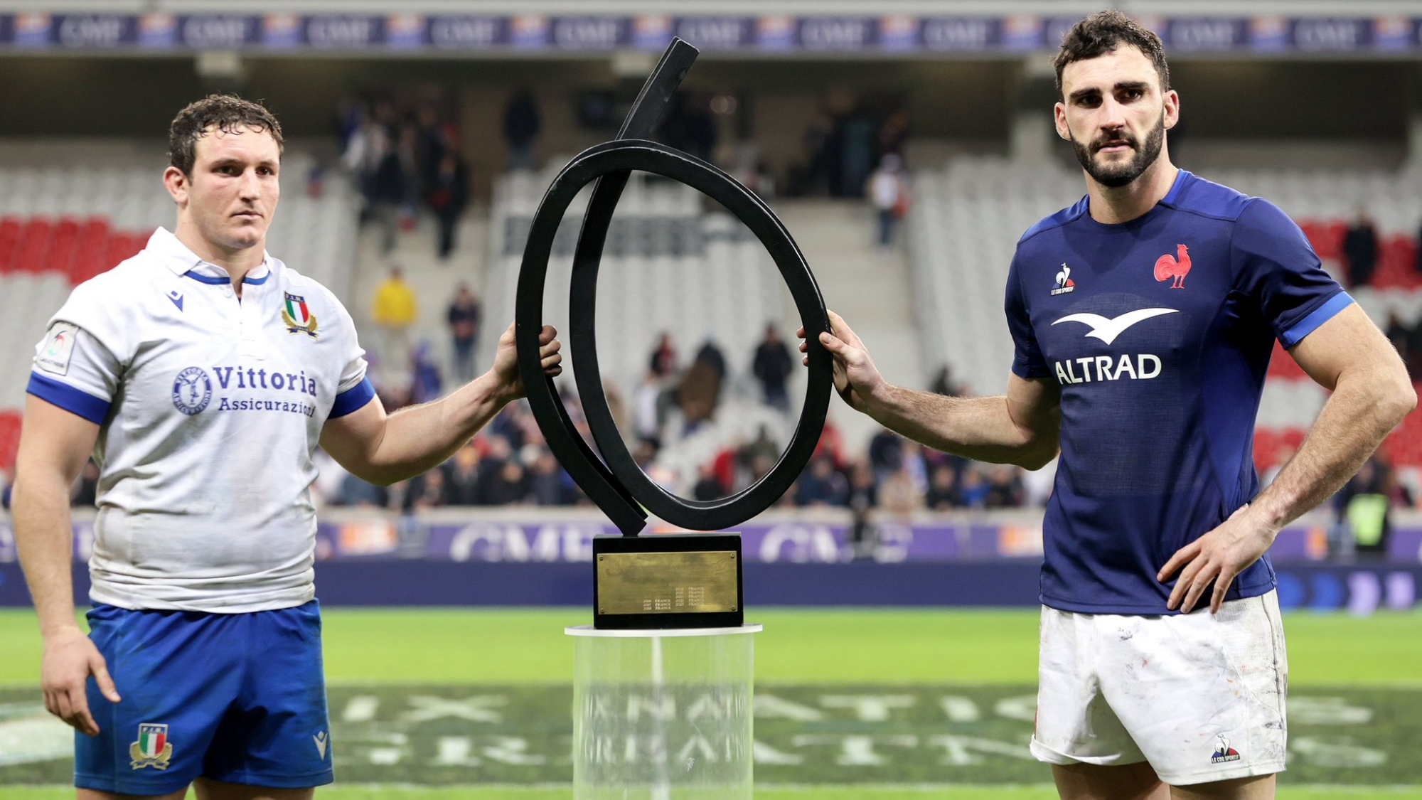 The captains share the Giuseppe Garibaldi Trophy in Lille