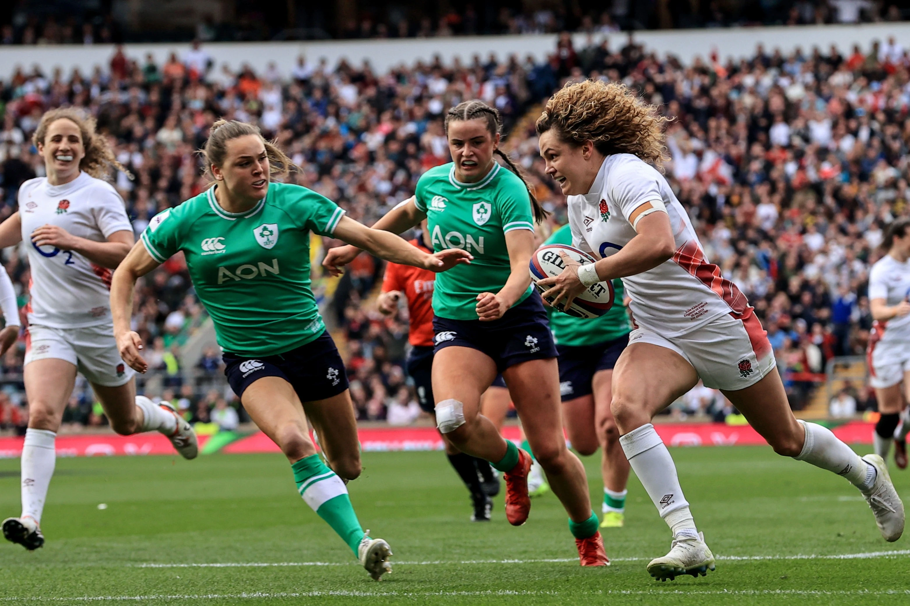 Ellie Kildunne scores against Ireland - W6N 2024