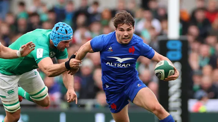 France's Antoine Dupont followed by Josh van der Flier and James Ryan of Ireland