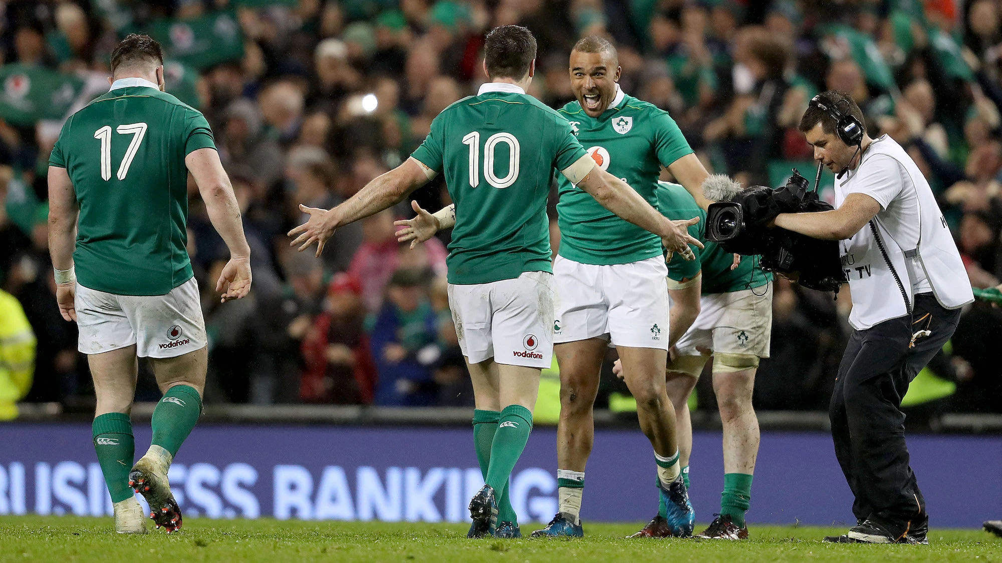 Jonathan Sexton and Simon Zebo celebrate winning 18/3/2017