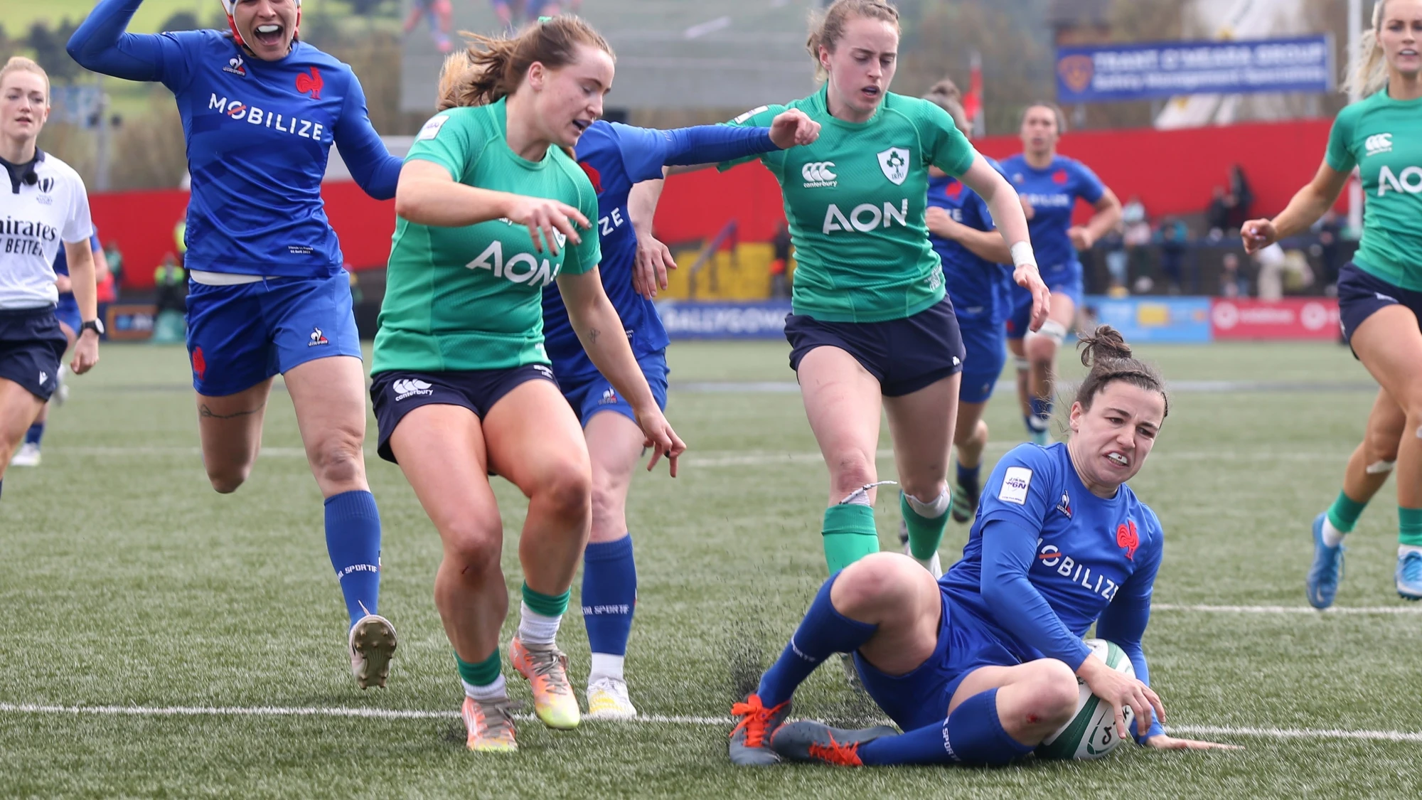 Gabrielle Vernier dots down France's fifth try against Ireland in 2023