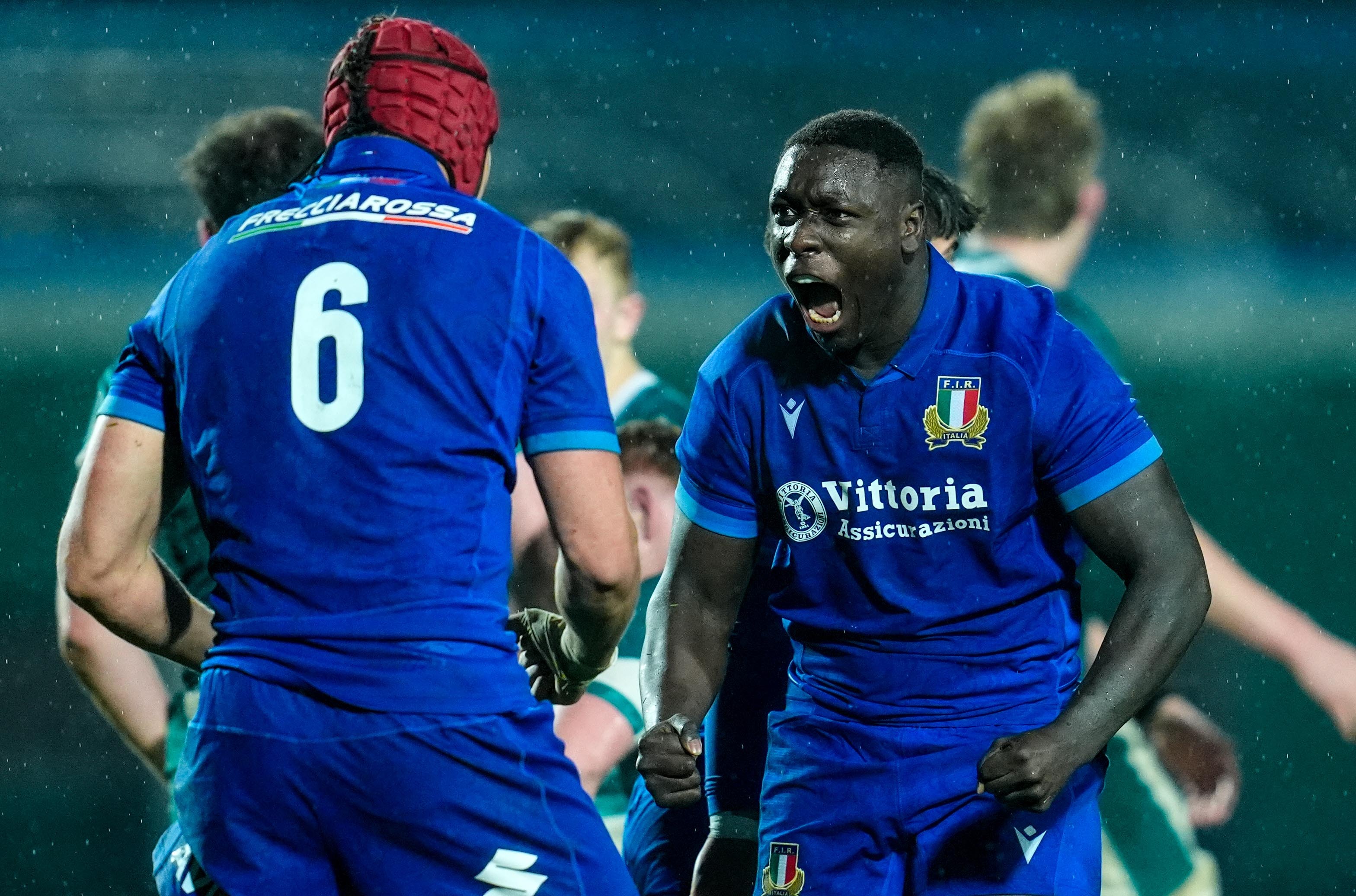 Italy celebrate beating Ireland - U206N 2025