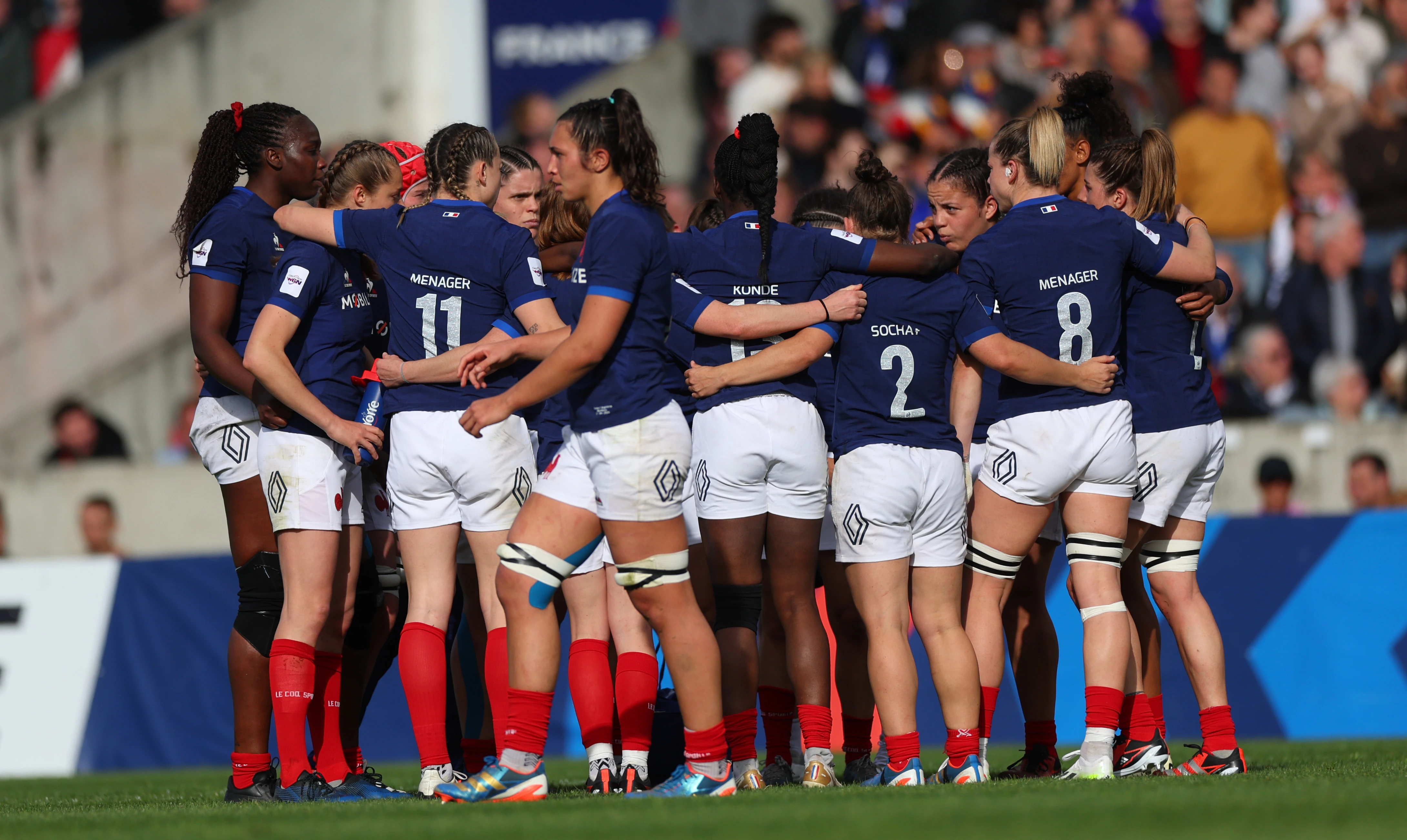 Hollie Davidson : « je suis fière de dire que je suis arbitre » - Six ...
