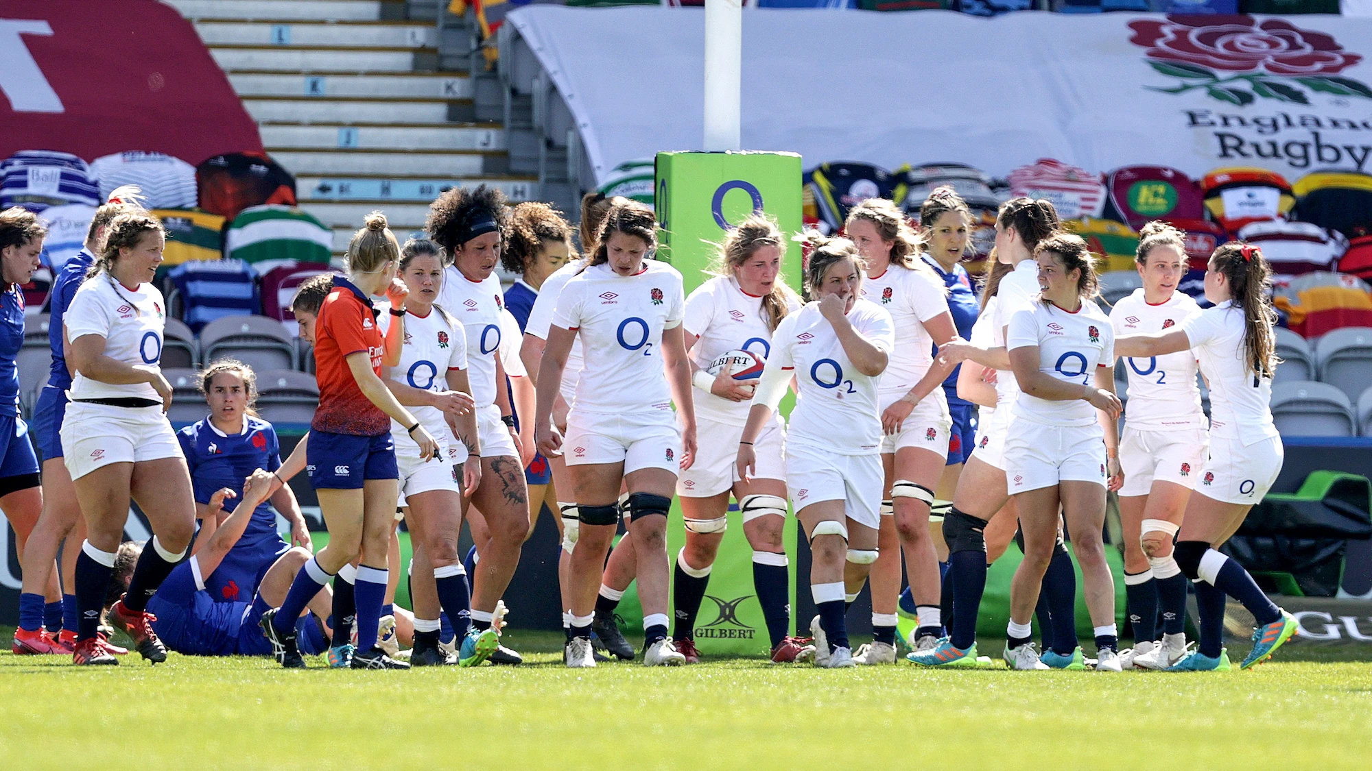 England players celebrate Poppy Cleall’s try 24/4/2021