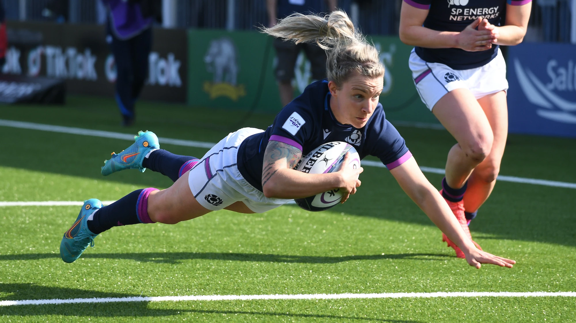Chloe Rollie scores a try