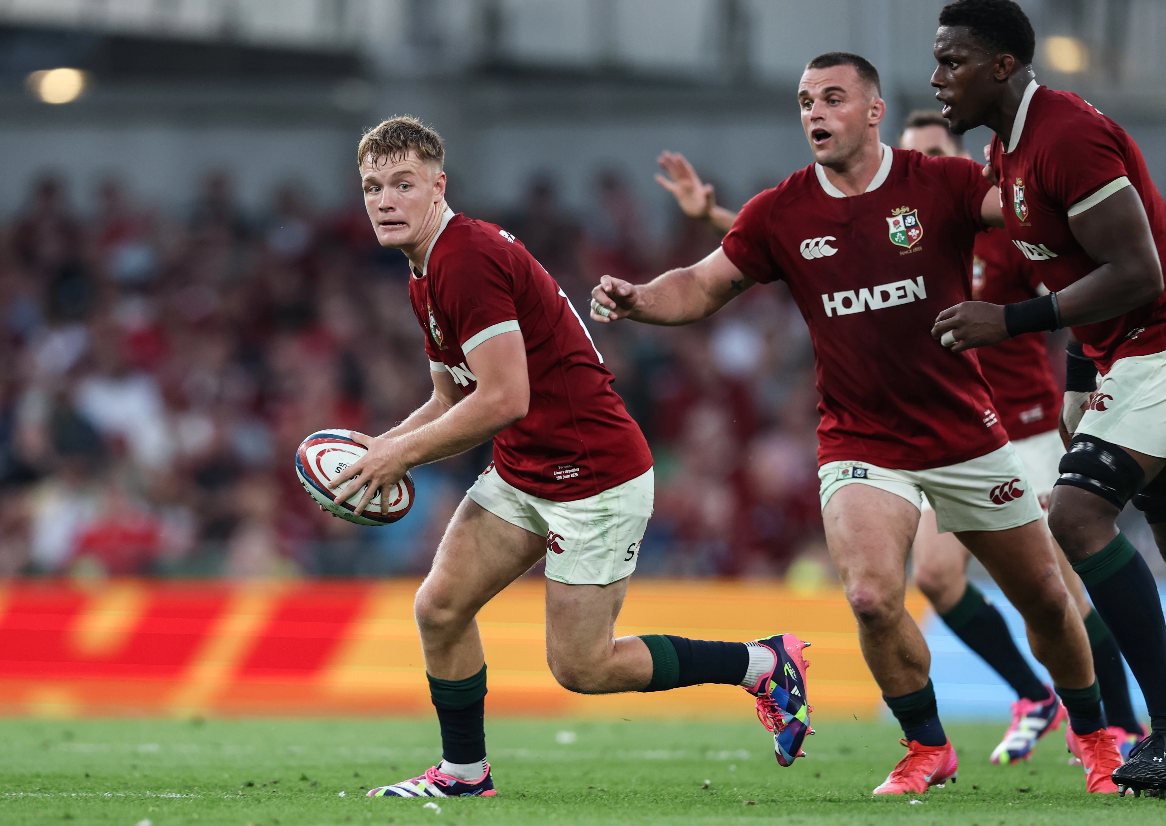 Lions fly-half Fin Smith in action against the Pumas