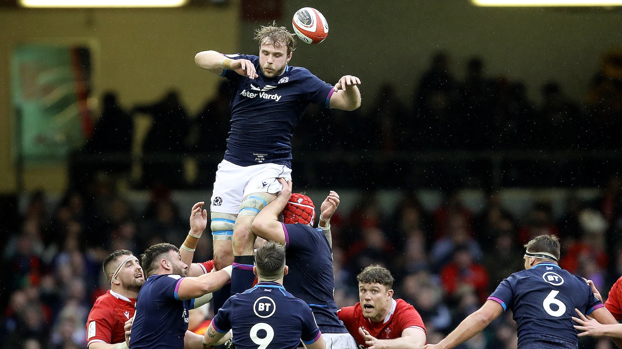Jonny Gray in a line-out 12/2/2022