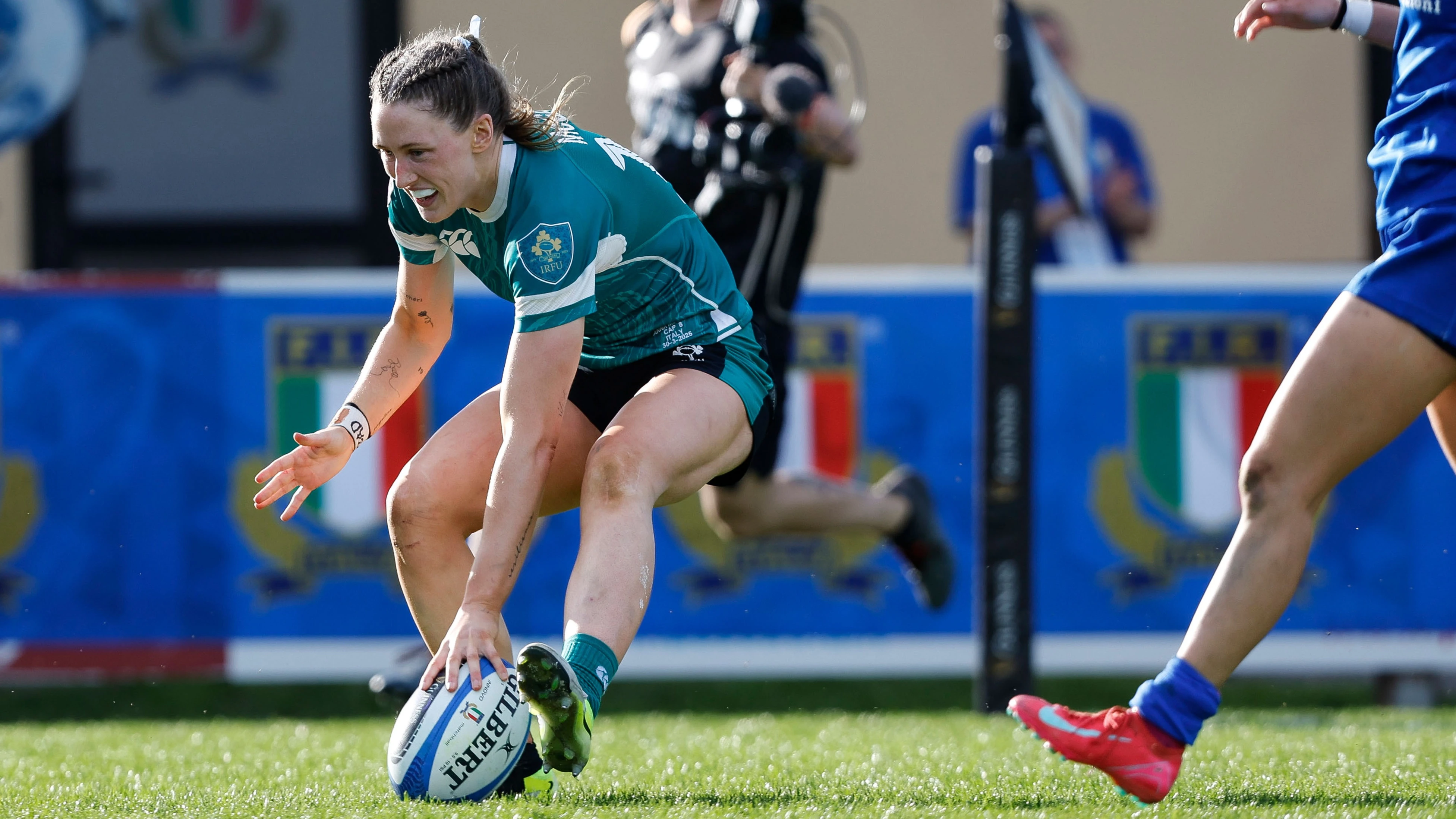 Anna McGann scores against Italy W6N 2025