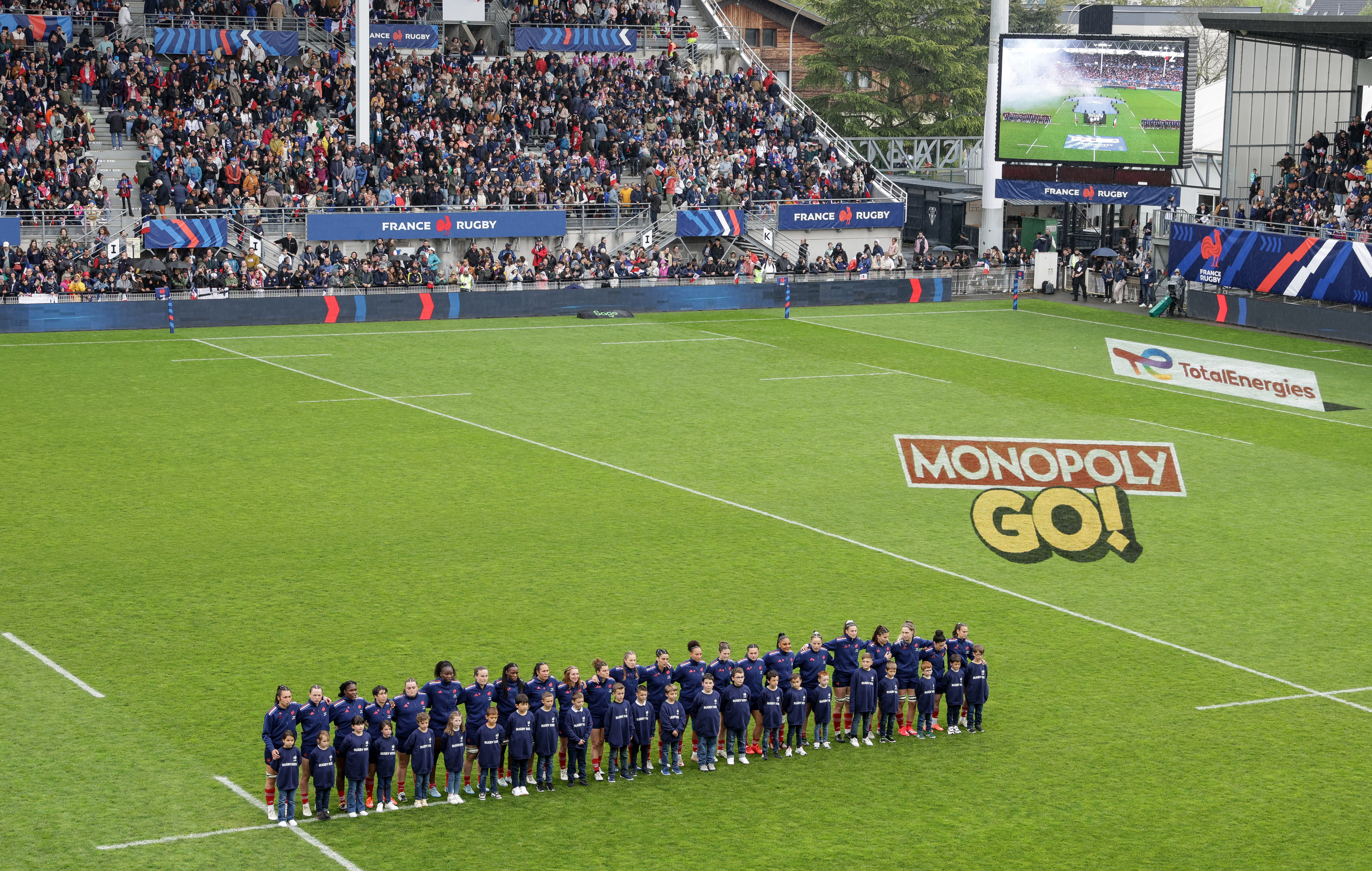 The France team stand for the national anthems ahead of the 2025 Guinness Women's Six Nations Championship Round 3 game between France and Wales in Stade Amedee-Domenech, Brive-la-Gaillarde, France, Saturday, April 12, 2025 (Photo by Manuel Blondeau / Inpho)