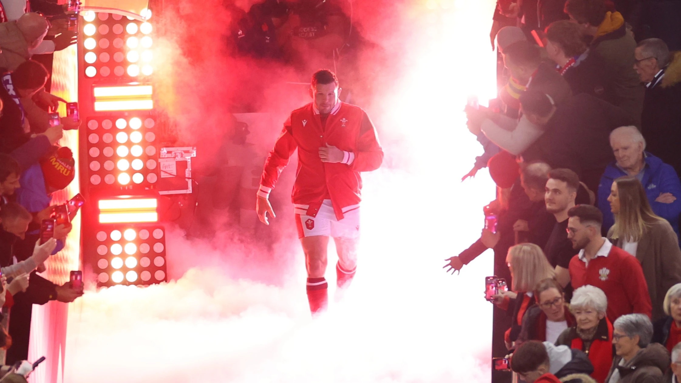 Elliot Dee walks out at Principality Stadium - 2025