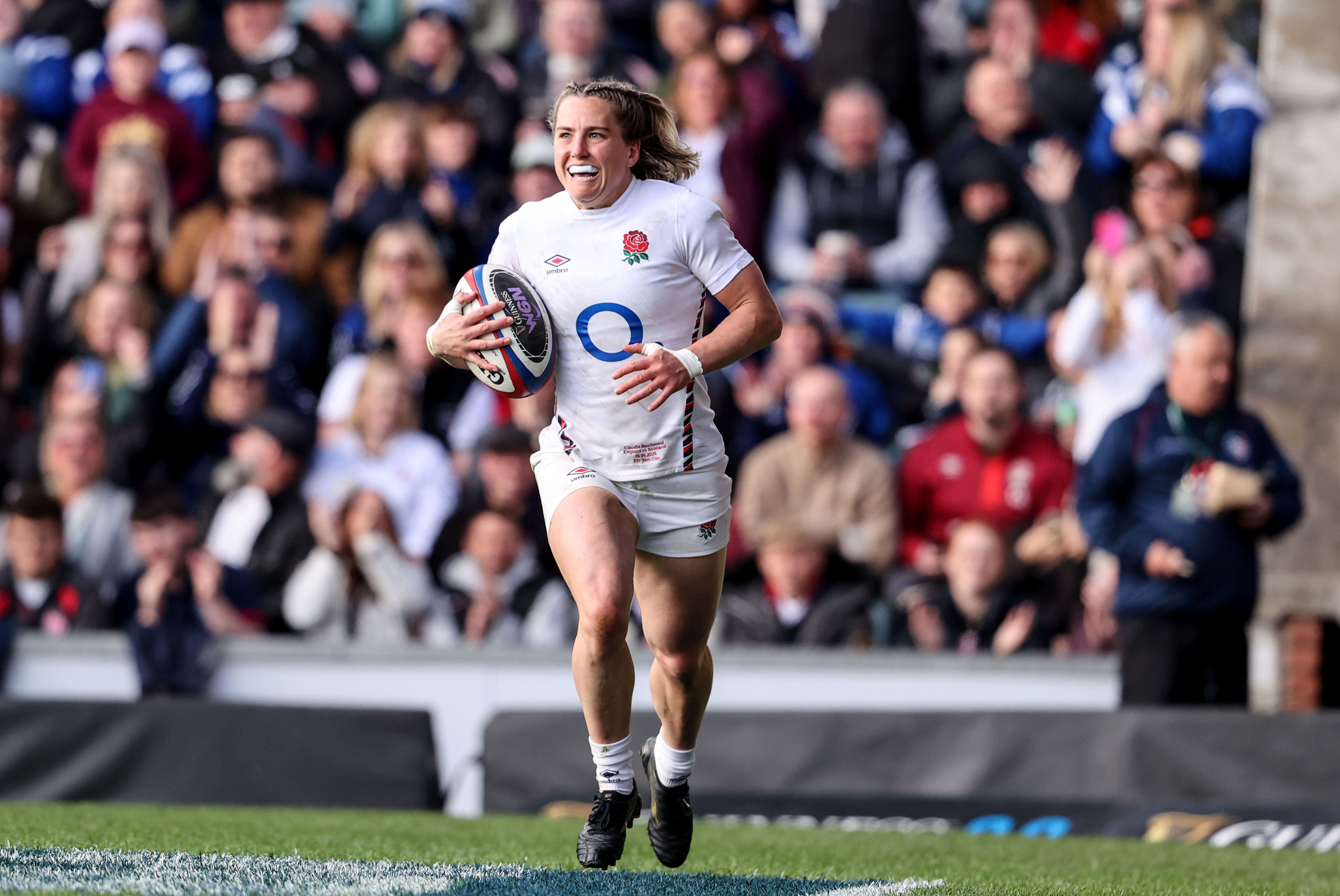 Claudia MacDonald running in a try against Scotland W6N 2025