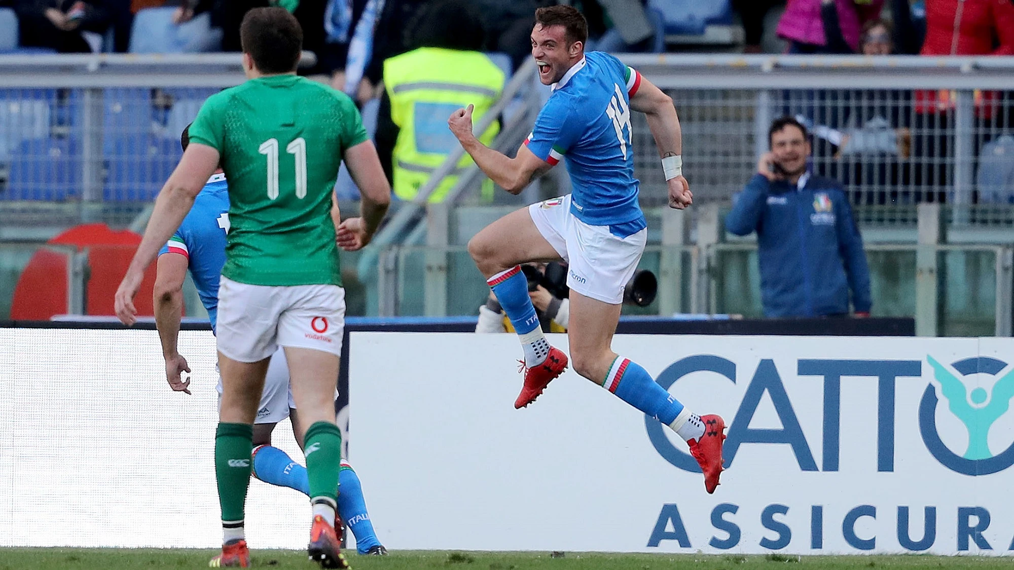 Edoardo Padovani celebrates his try 24/2/2019