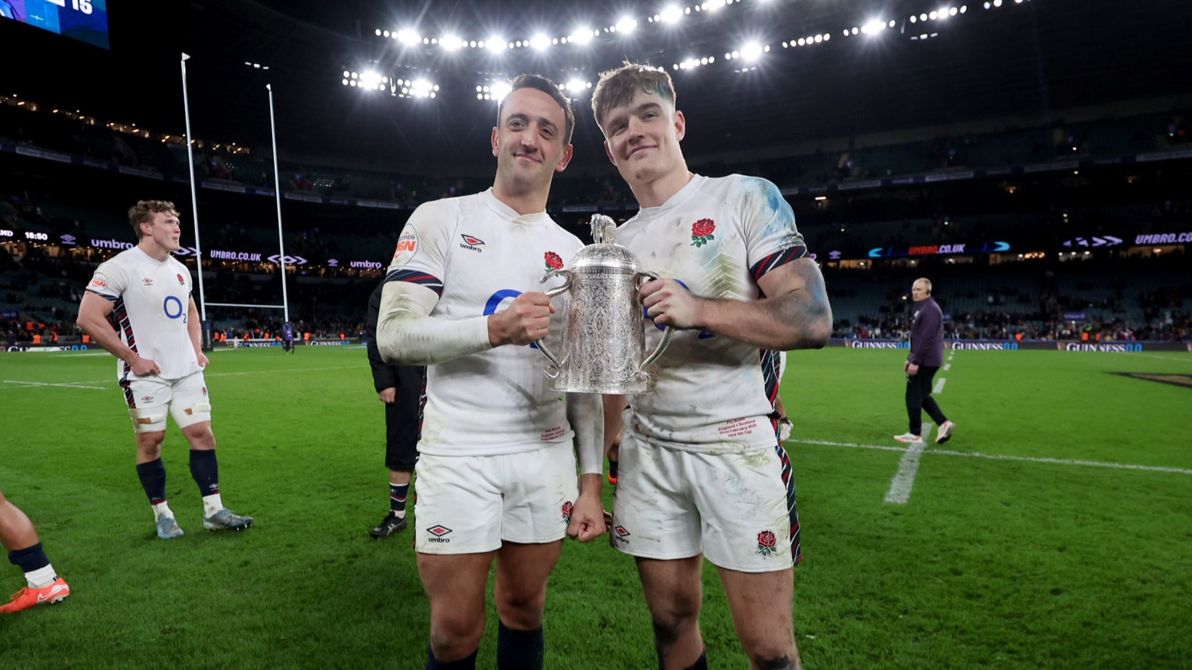 Alex Mitchell and Fin Smith with the Calcutta Cup, 2025