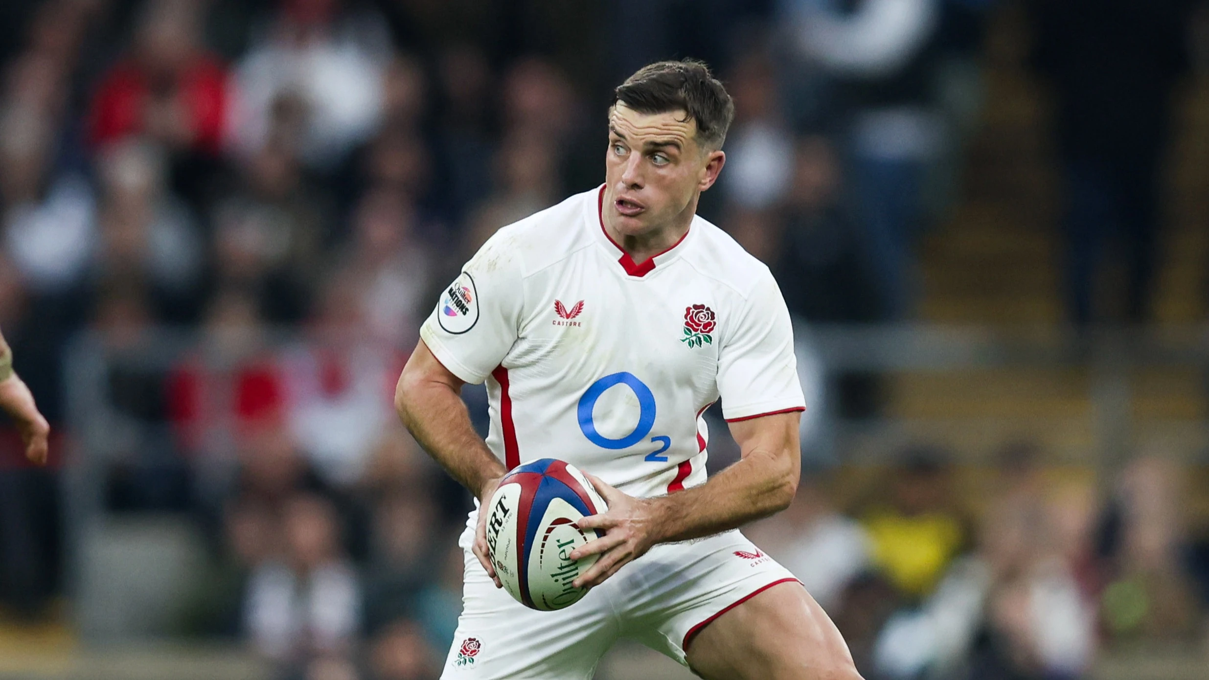 England's George Ford looks to move the ball away as New Zealand’s Scott Barrett closes in during the 2025 Quilter Nations Series.