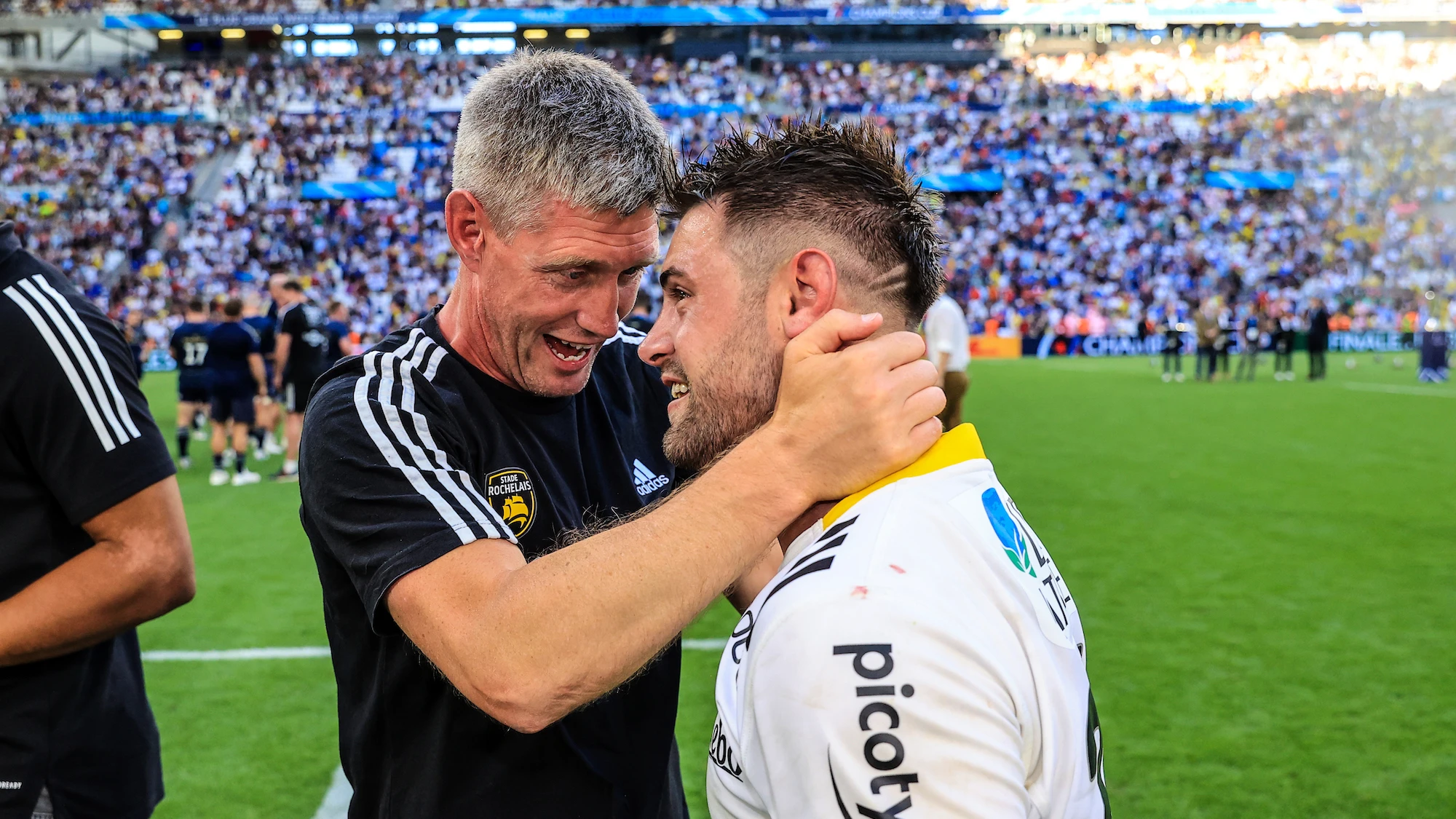 Ronan O&#8217;Gara celebrates after the game with Arthur Retiere 28/5/2022