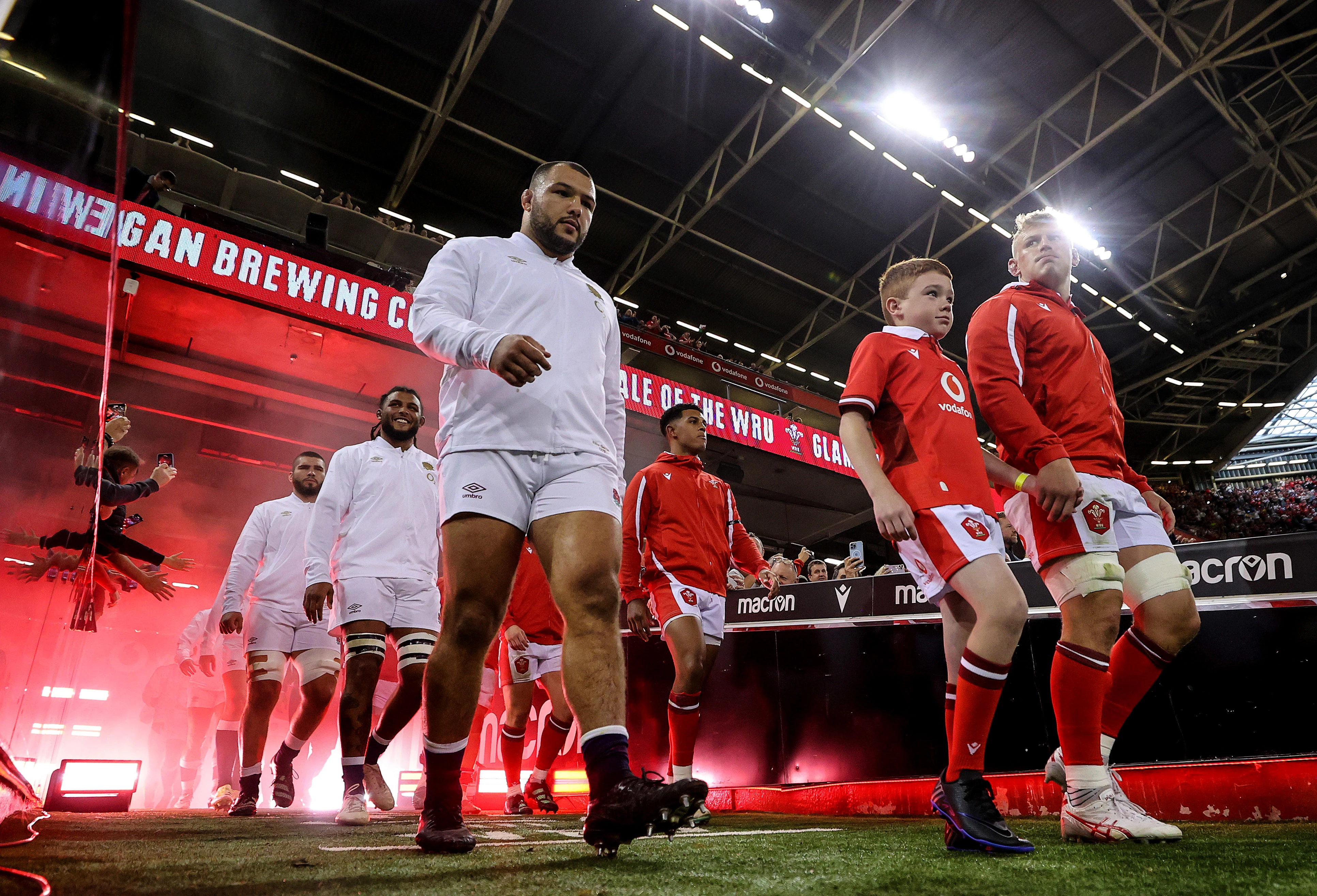 tunnel stand off 2015 Wales england