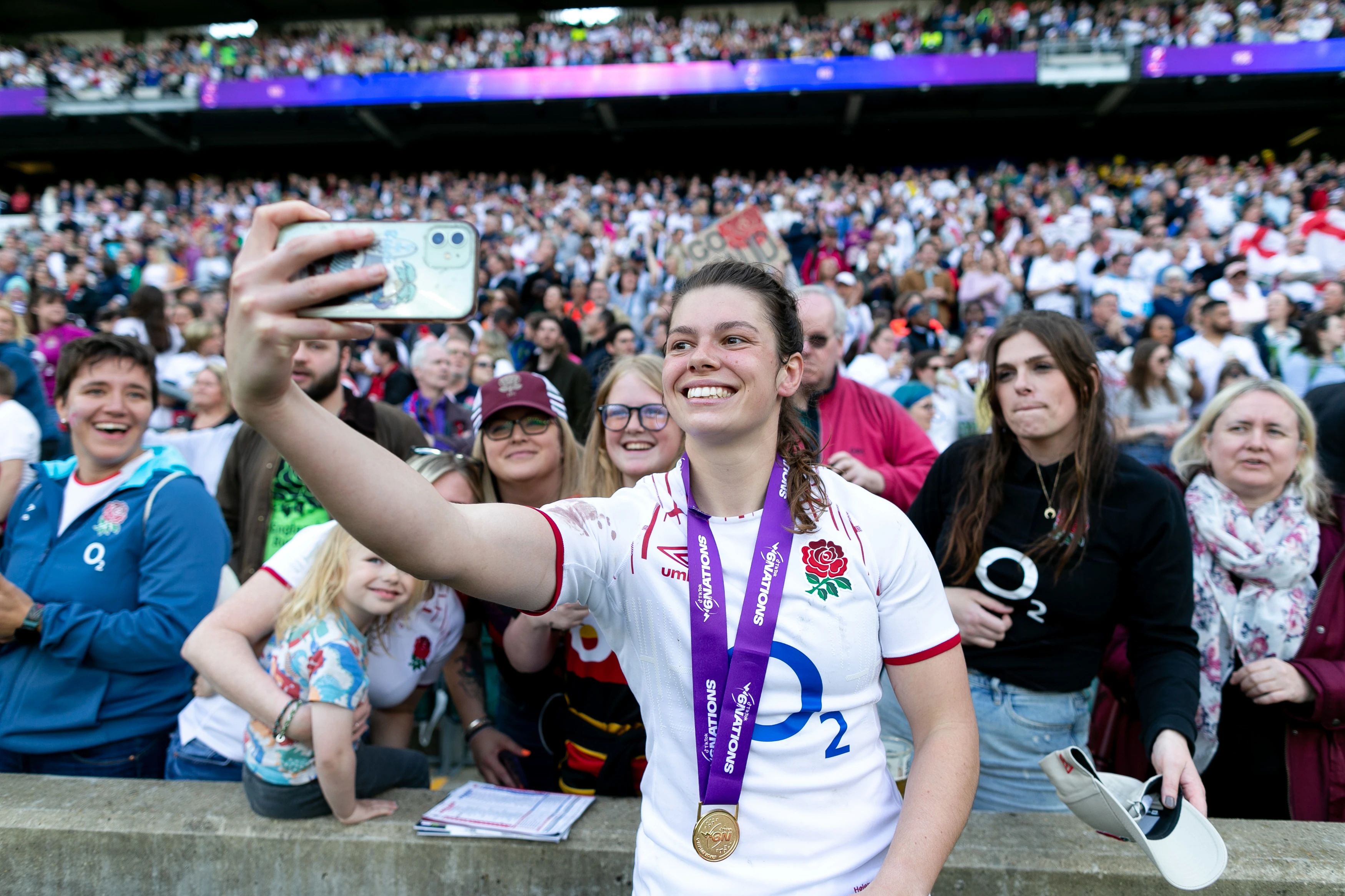 England_Supporters_Club_Women_Photo 1