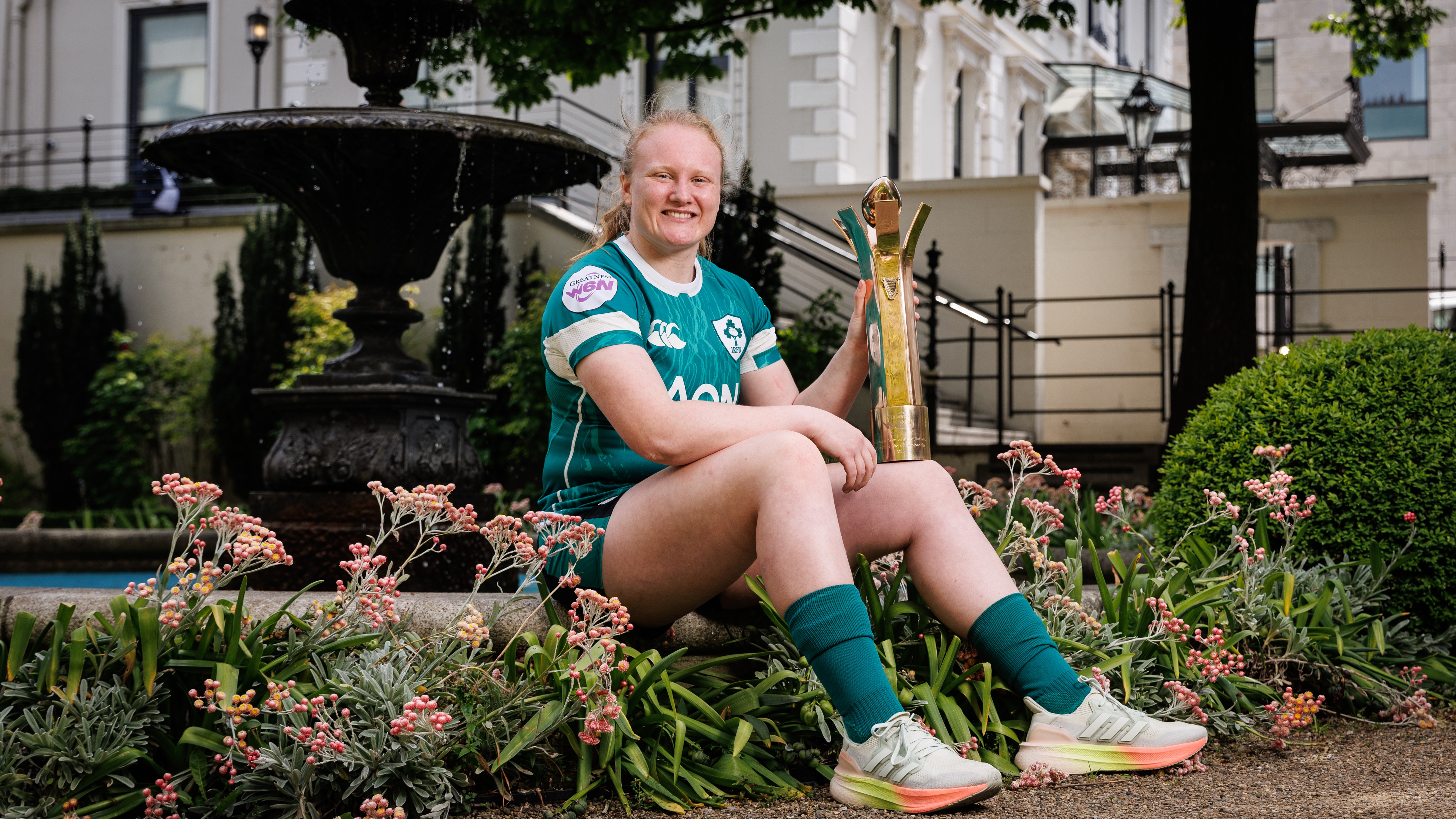 Aoife Wafer with the 2025 Guinness Player of the Championship award