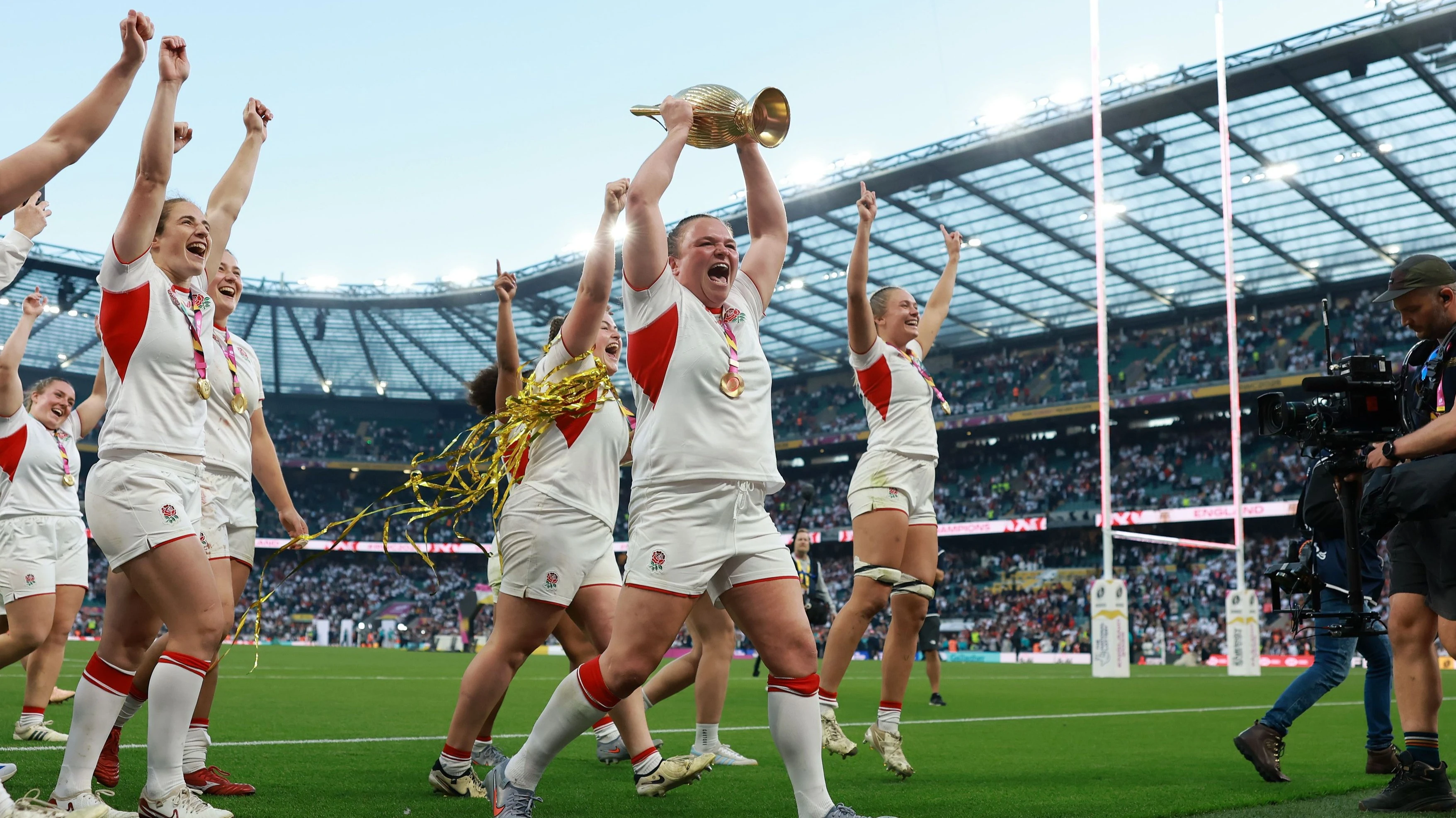 Sarah Bern of England celebrates with the trophy following victory in the Women's Rugby World Cup 2025 Final match between Canada and England at Allianz Stadium 
